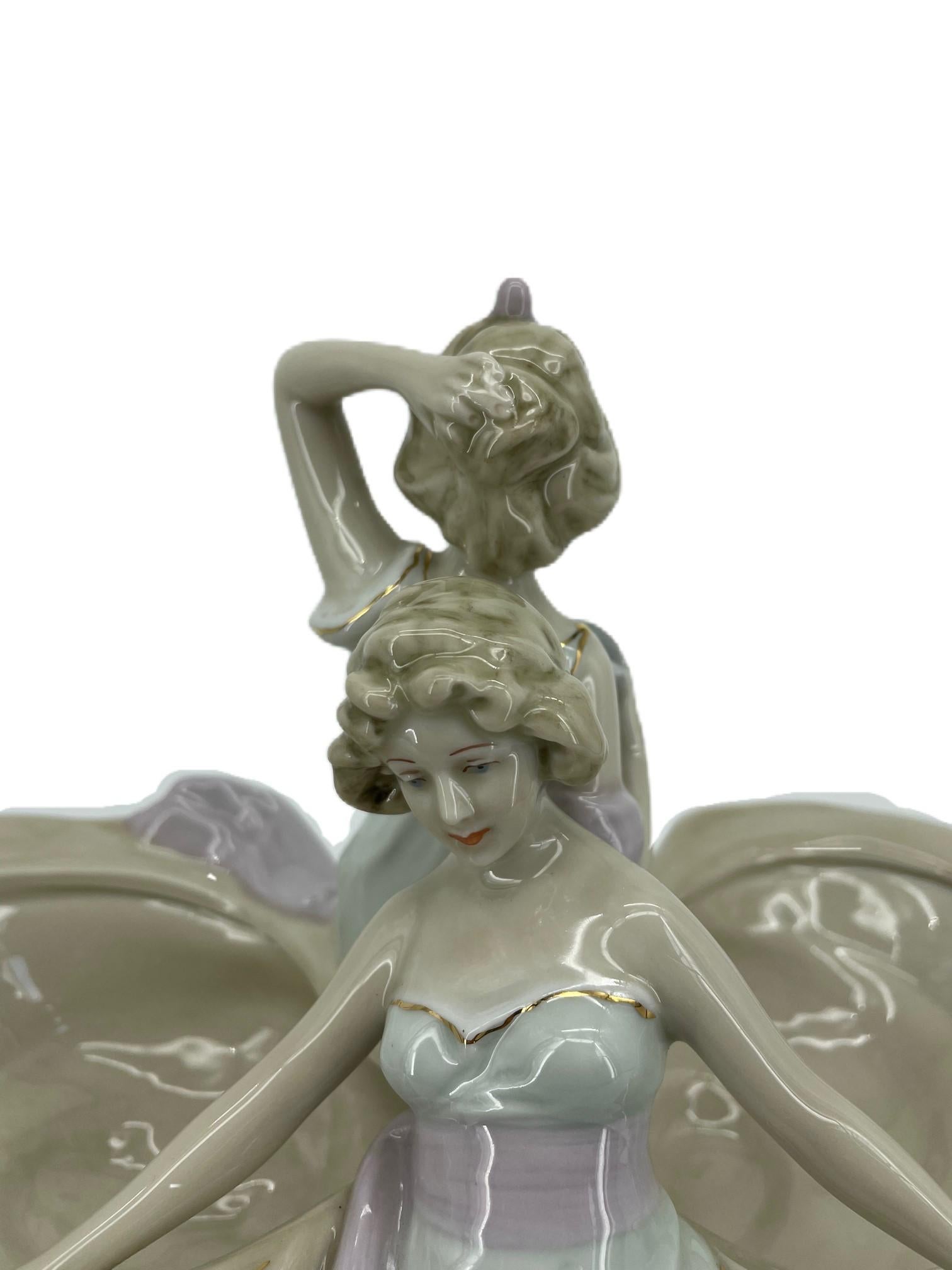 Royal Dux Figurine's', plats en porcelaine en forme de deux coquillages Excellent état - En vente à Tilburg, NL