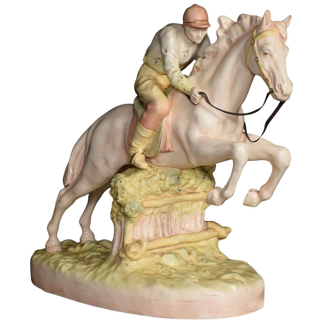 Figure en porcelaine Royal Dux représentant un cheval de course de saut