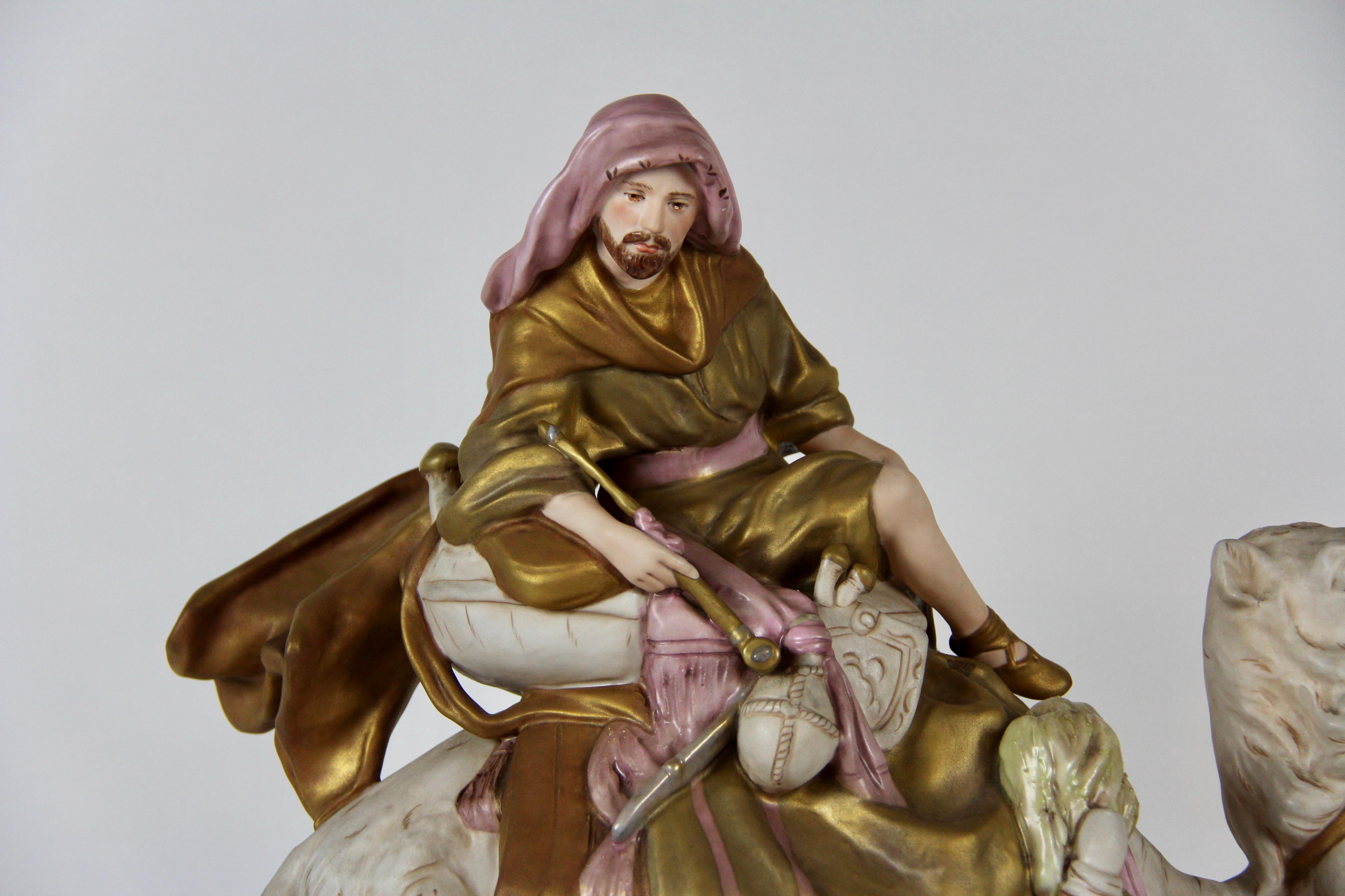 Porcelaine Groupe en porcelaine Royal Dux représentant un bédouin à dos de chameau avec son assistant en vente