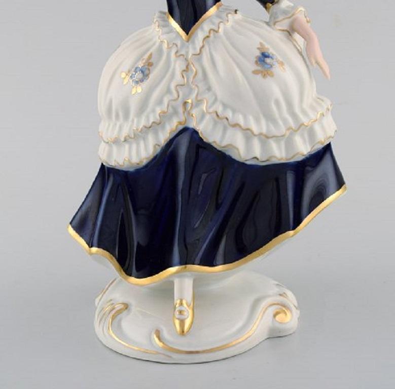 Royal Dux, Rococo Couple in Hand Painted Porcelain, 1940s In Good Condition For Sale In Copenhagen, DK