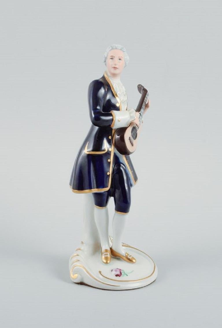 Royal Dux. Rococo Couple in Hand-Painted Porcelain, 1940s In Excellent Condition For Sale In Copenhagen, DK