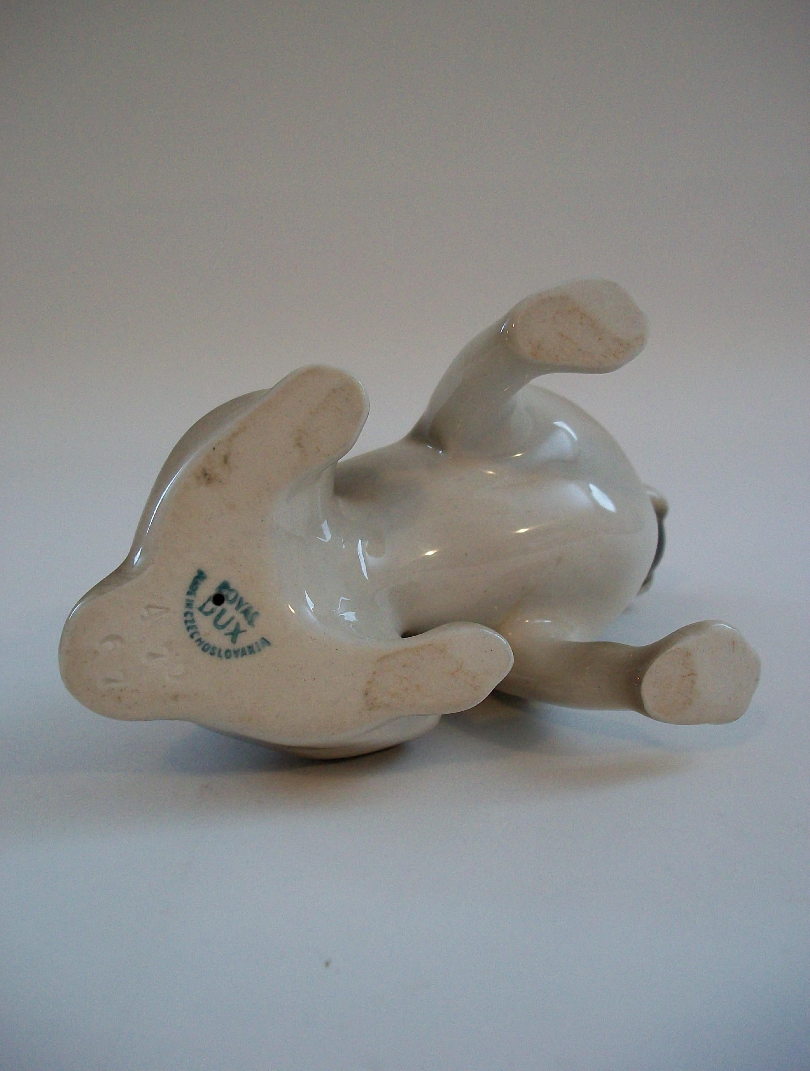 ROYAL DUX - Figurina di cane toro francese in porcellana d'epoca - C.R. - Inizio anni '90 in vendita 6