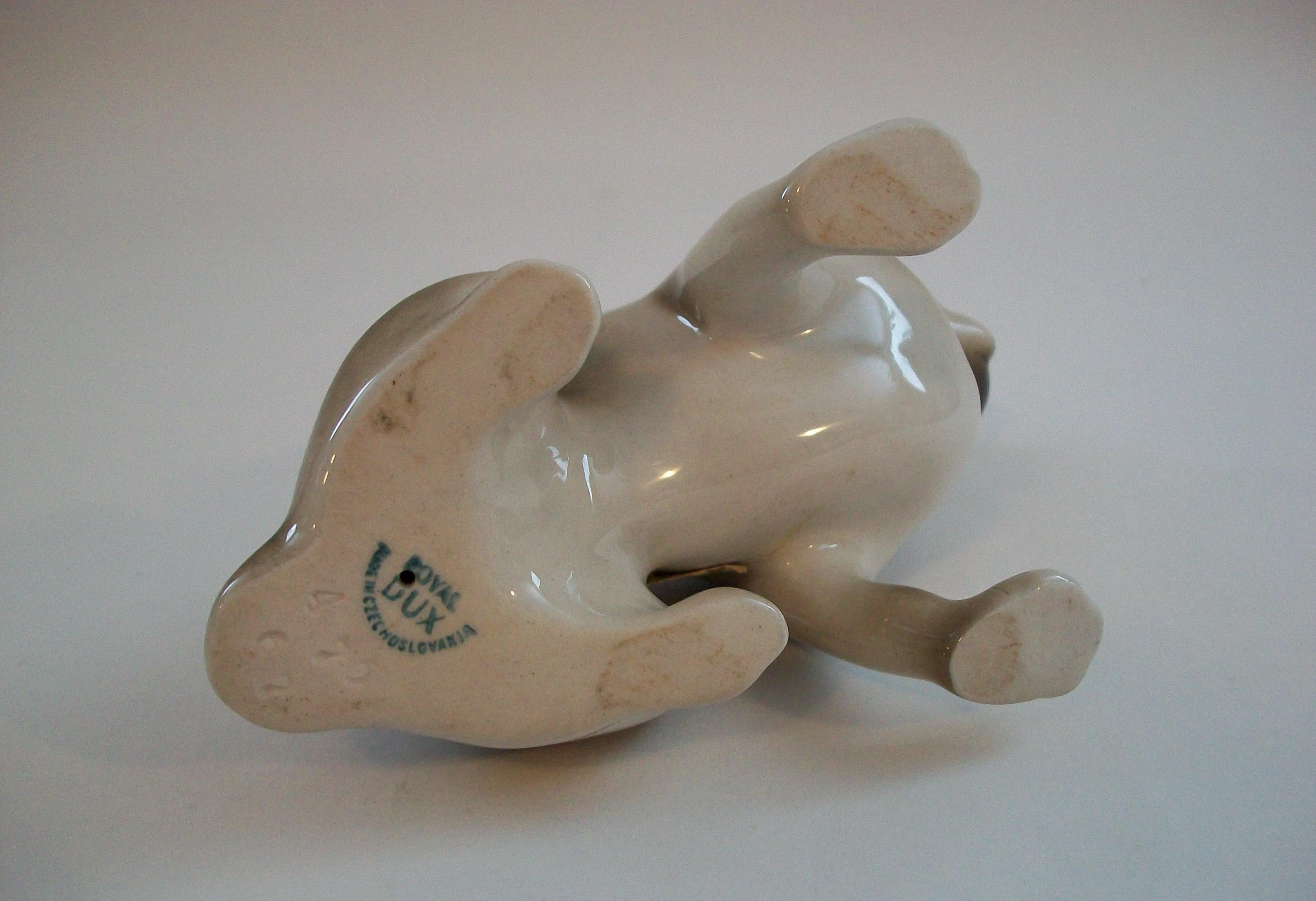 ROYAL DUX - Figurina di cane toro francese in porcellana d'epoca - C.R. - Inizio anni '90 in vendita 7
