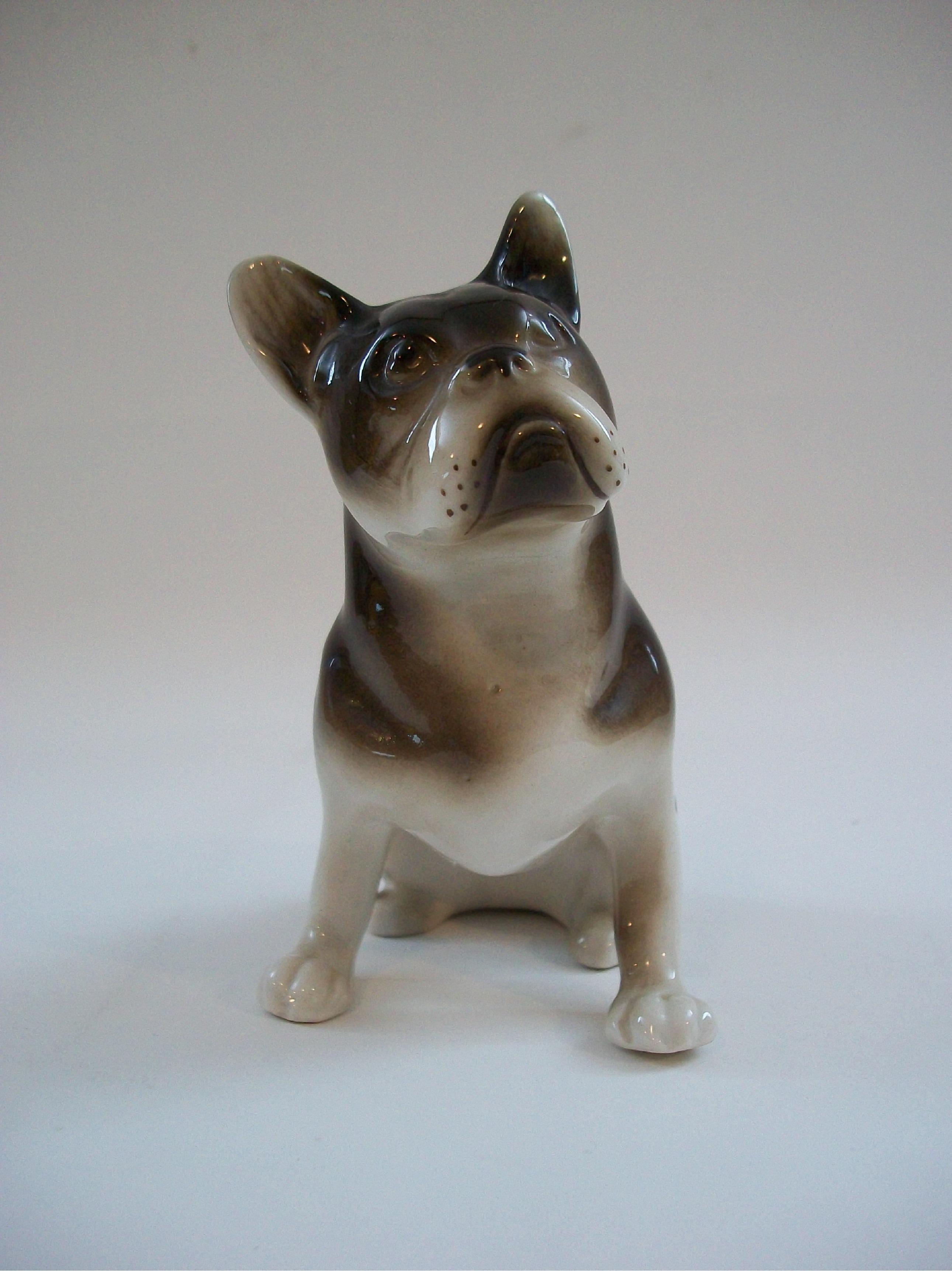 Ceco ROYAL DUX - Figurina di cane toro francese in porcellana d'epoca - C.R. - Inizio anni '90 in vendita