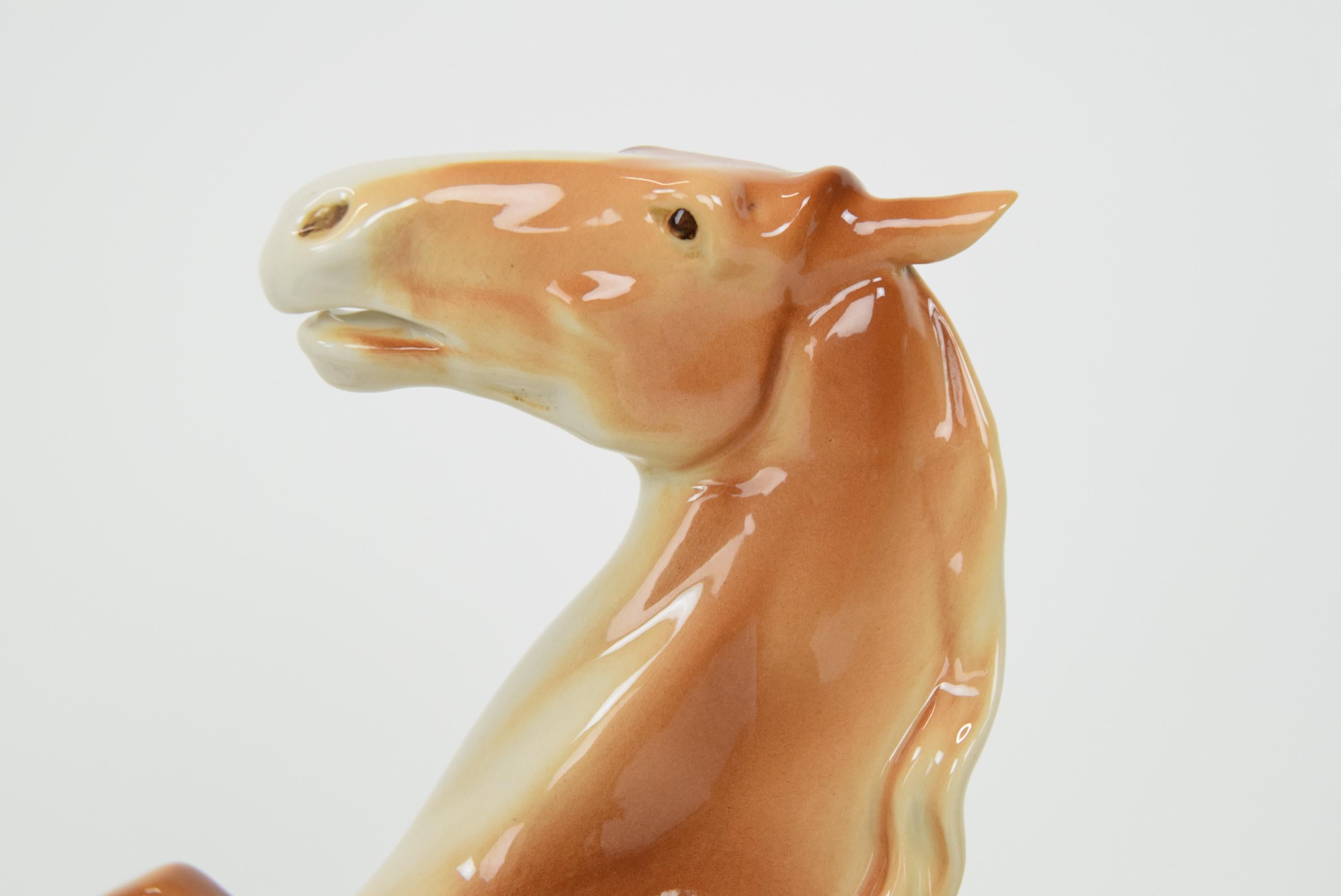 Royal Dux, cheval cabré/porcelaine, années 1940 en vente 4