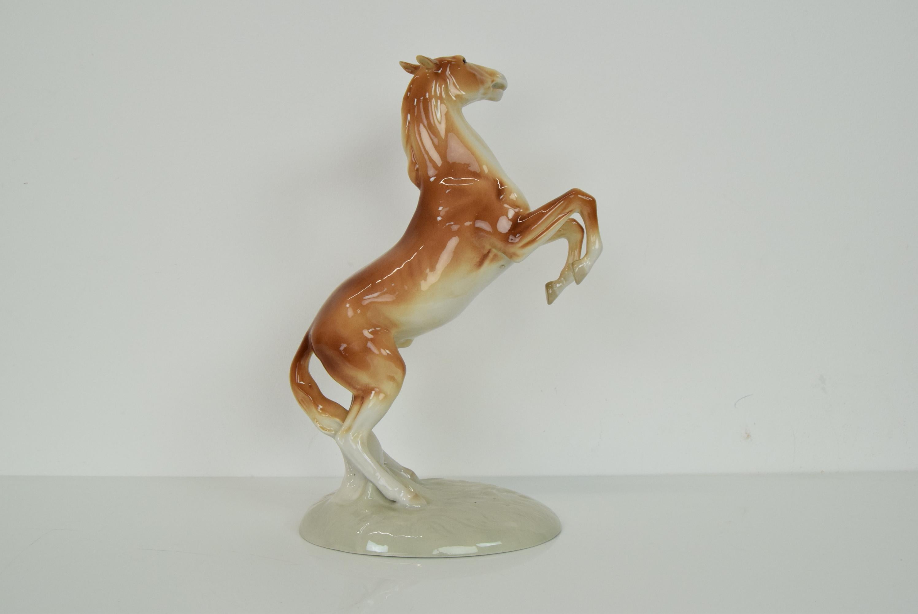 Art déco Royal Dux, cheval cabré/porcelaine, années 1940 en vente