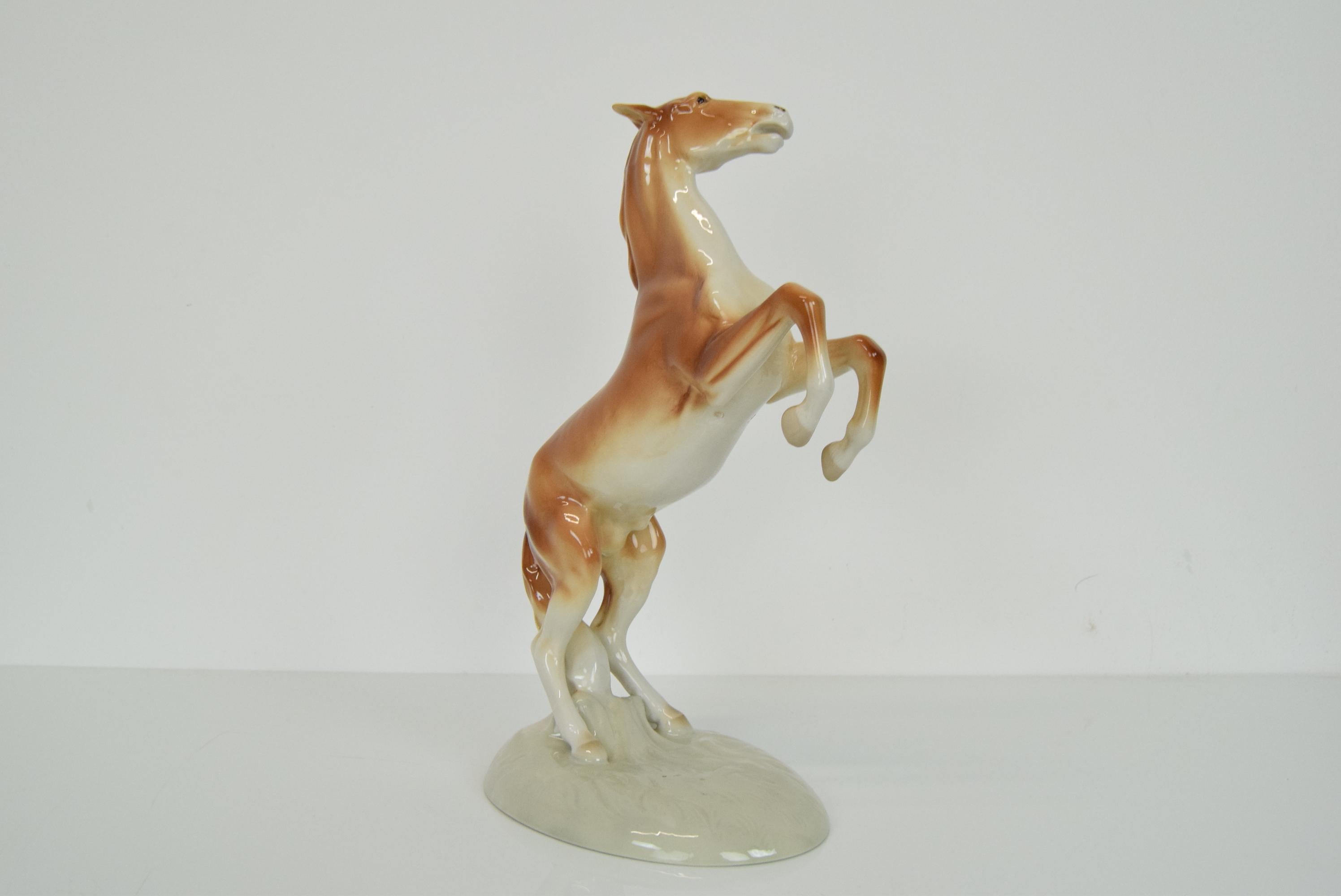 Tchèque Royal Dux, cheval cabré/porcelaine, années 1940 en vente