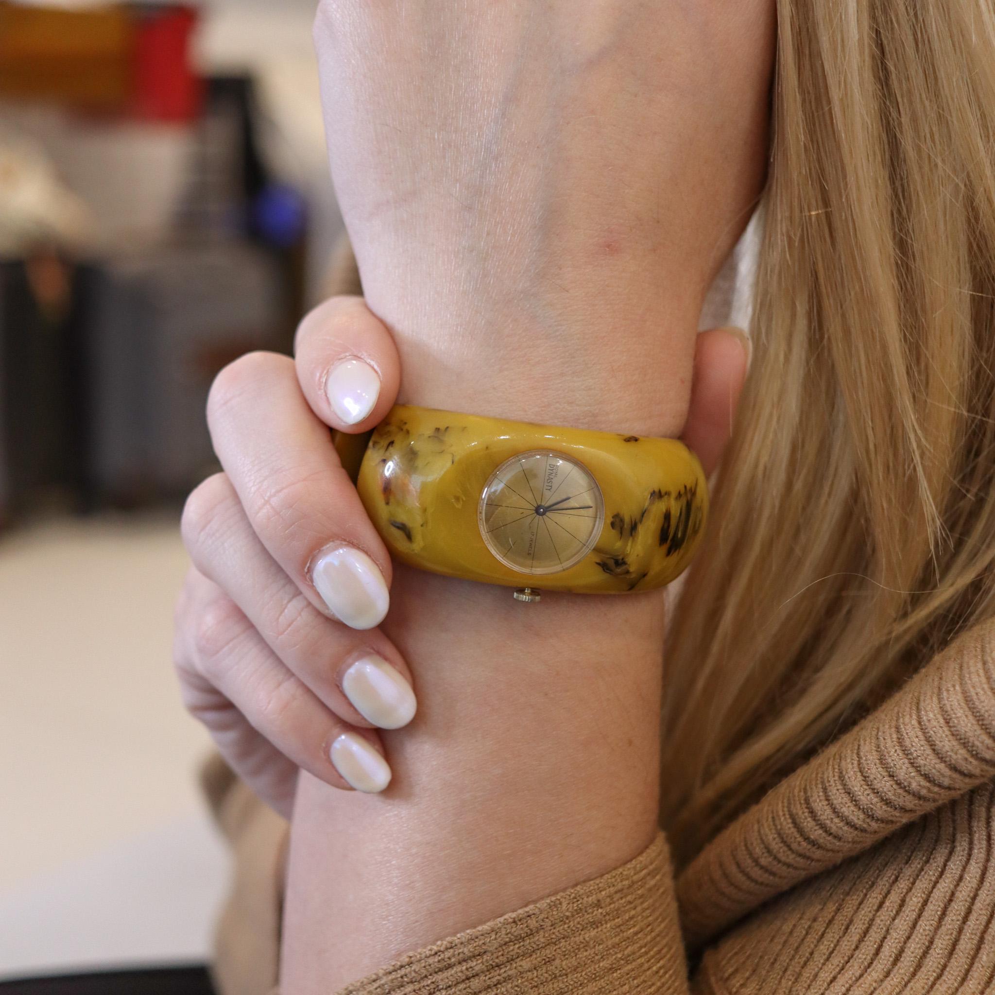 Royal Dynasty Vintage 1930 Butterscotch Bakelite Catalin Clamper Watch Bracelet In Excellent Condition For Sale In Miami, FL