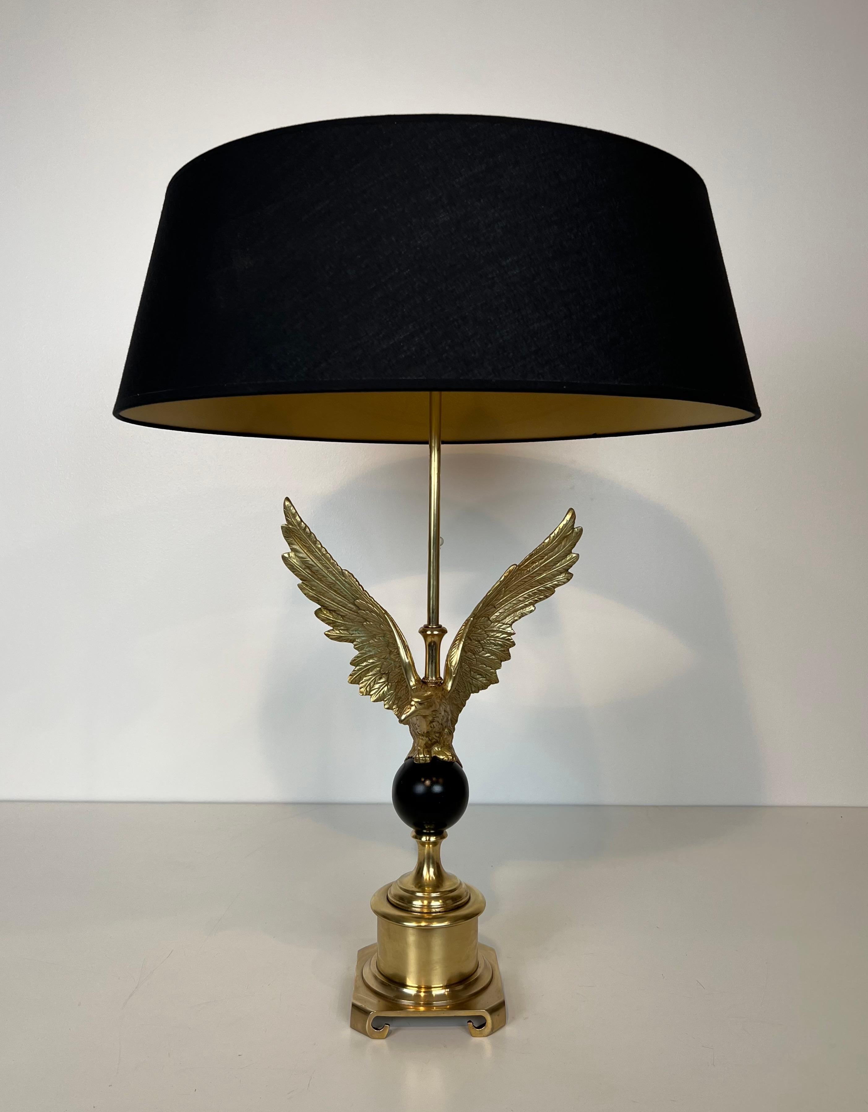 This table lamp is made of bronze and black lacquered bronze. The lamp represents a Royal Eagle in the Empire style. This is a French work in the Style of Maison Charles. Circa 1970