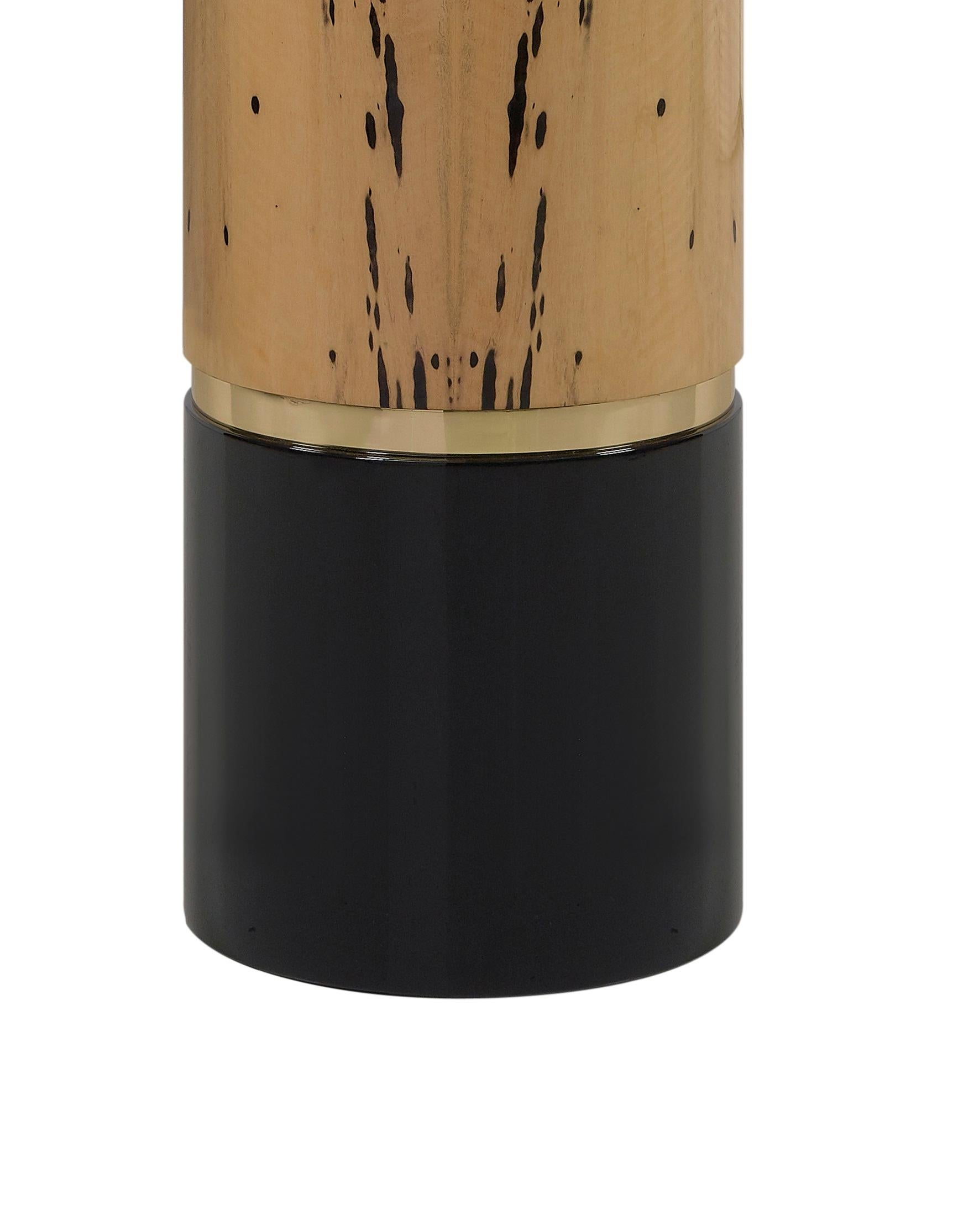 Royal Ebony Pedestal by Memoir Essence
Dimensions: D 35 x W 35 x H 110 cm.
Materials: Polished brass, lacquer and Royal ebony.

Also available in brushed brass. Please contact us.

An exquisite combination of royal ebony veneer and black lacquered