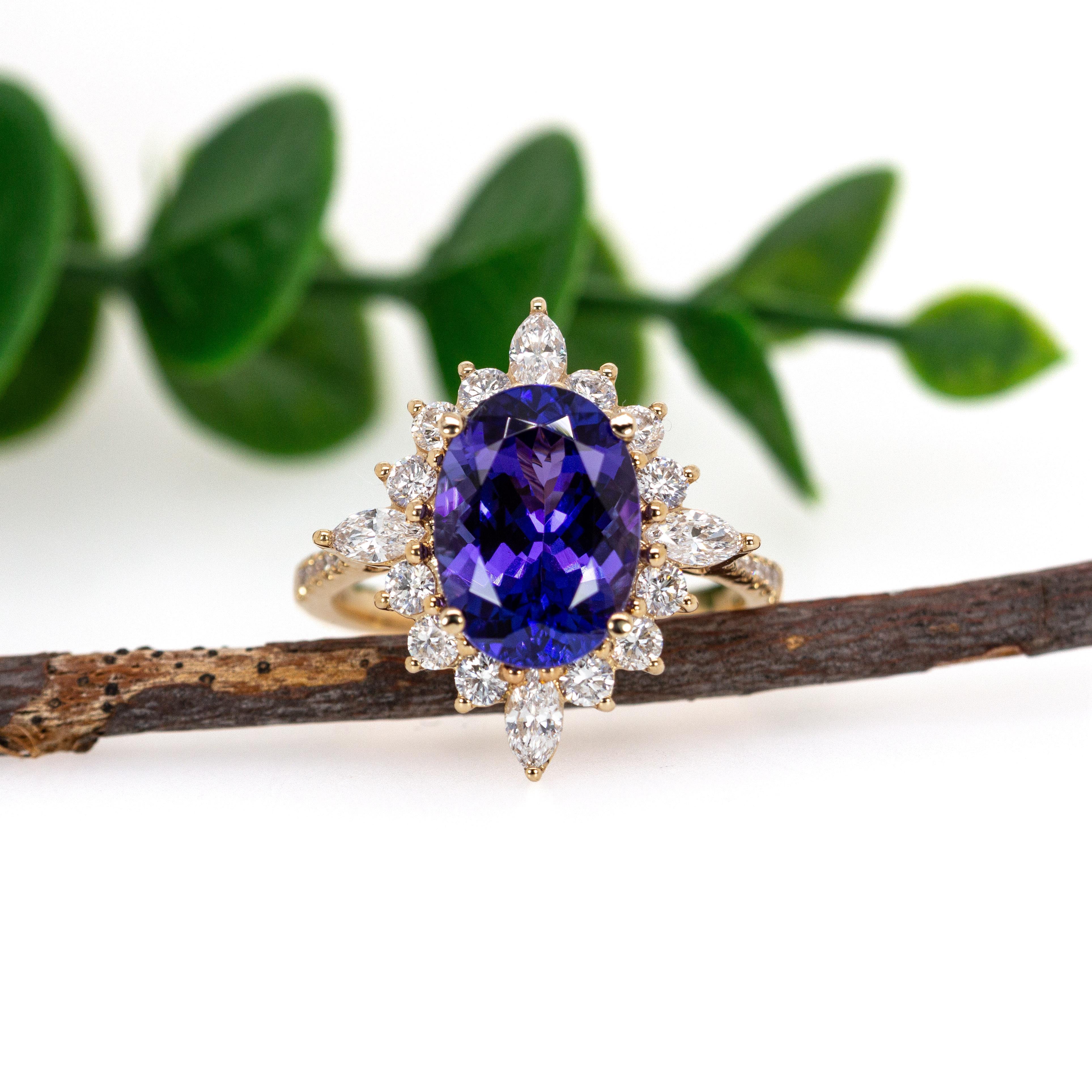 Art Deco Royal Elegance - 3.7cts Tanzanite and Natural Diamonds 14K Gold Ring For Sale