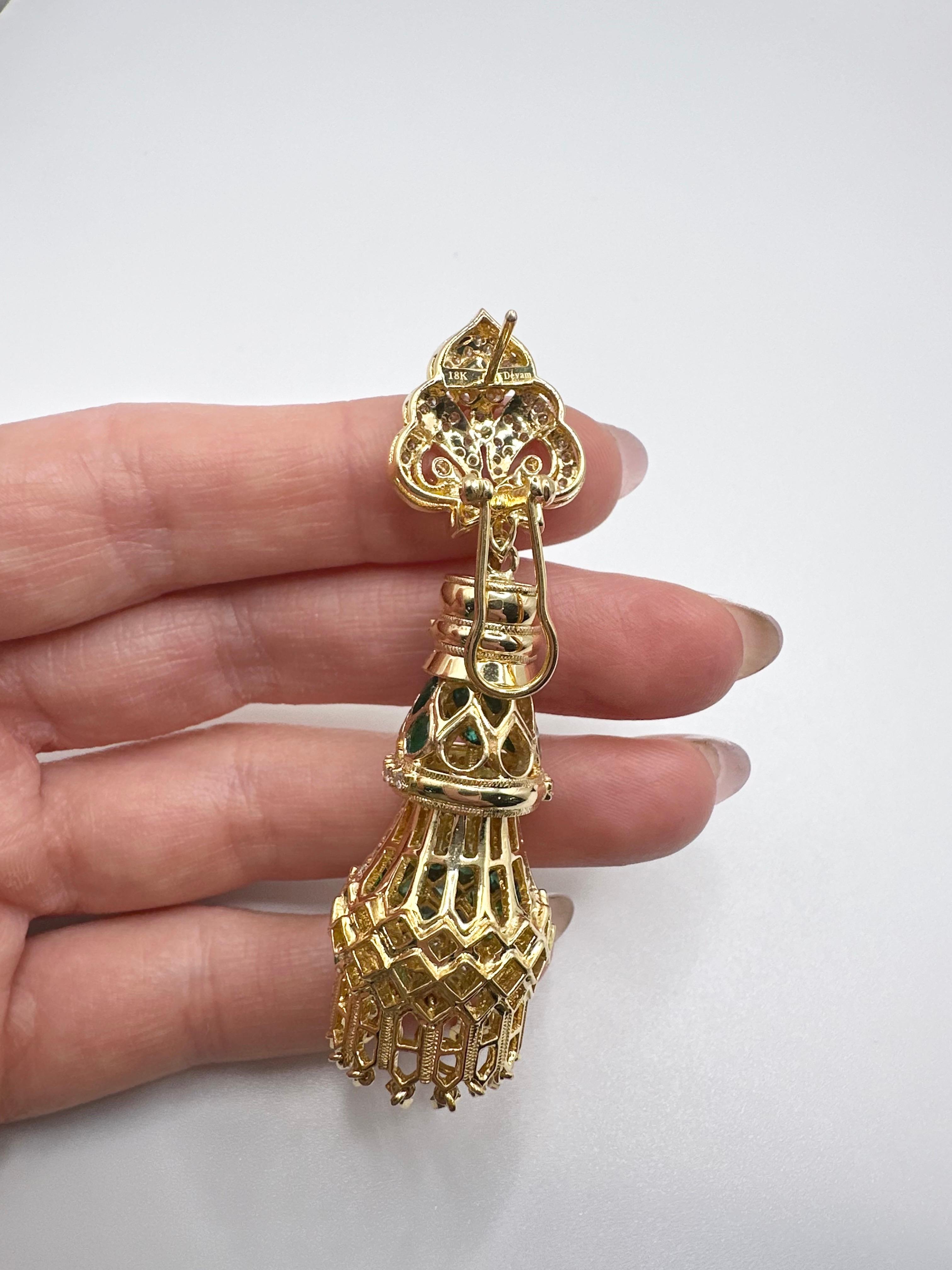 Orecchini con diamanti e smeraldo Royal Diamond Orecchini a lampadario in oro 18KT In condizioni Nuovo in vendita a Boca Raton, FL