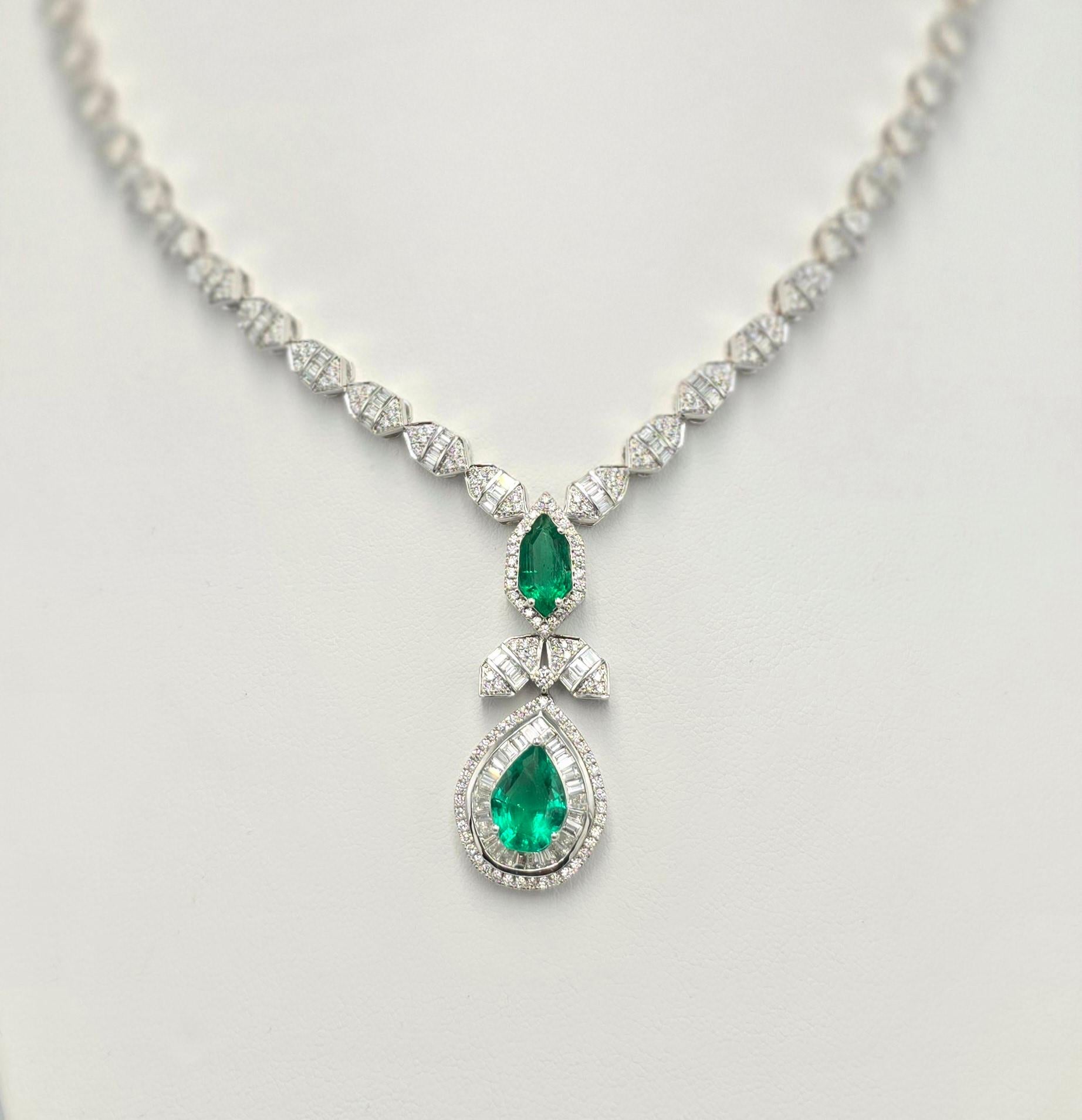 Art Deco Royal Emerald Necklace and earrings custom designed  in 18K white gold For Sale