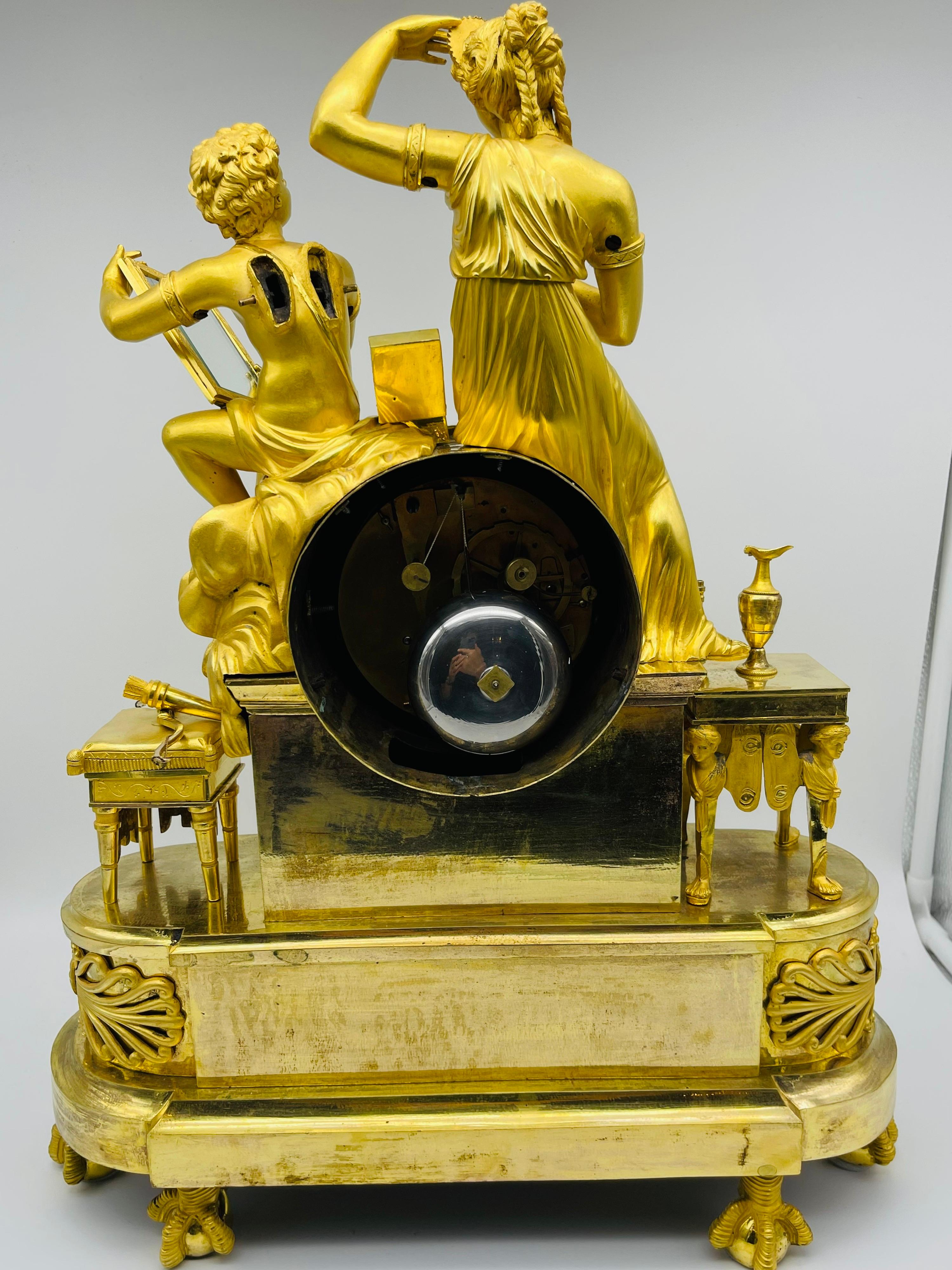Pendule de cheminée Royal Empire, dorée au feu, vers 1805-1815, Paris en vente 3