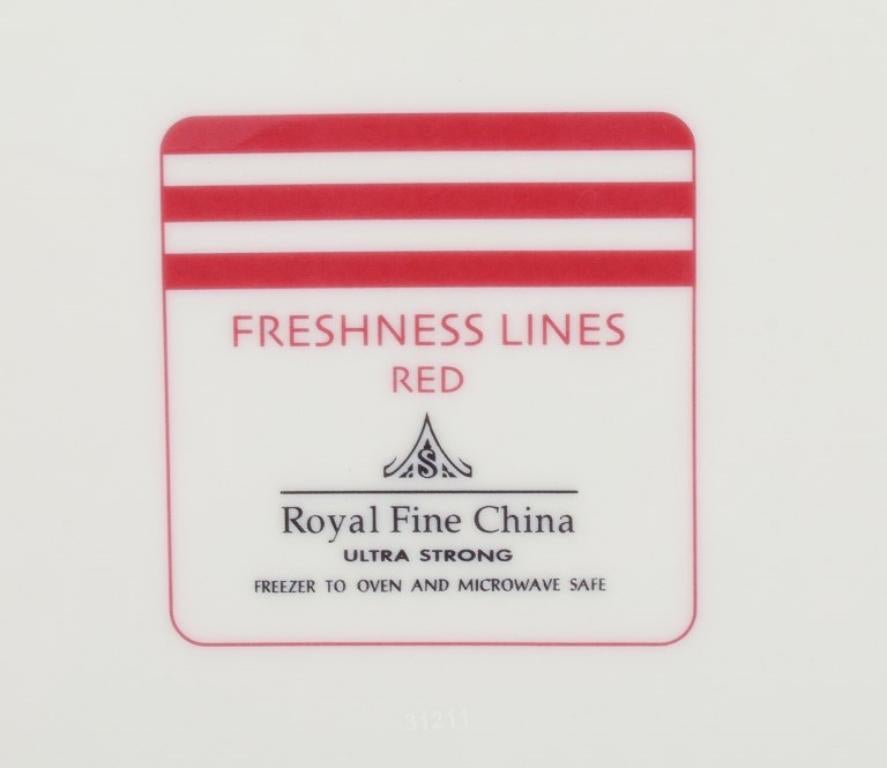 Royal Fine China, Satz von sechs „Freshness Lines Red“-Tellern aus Porzellan. im Zustand „Hervorragend“ im Angebot in Copenhagen, DK
