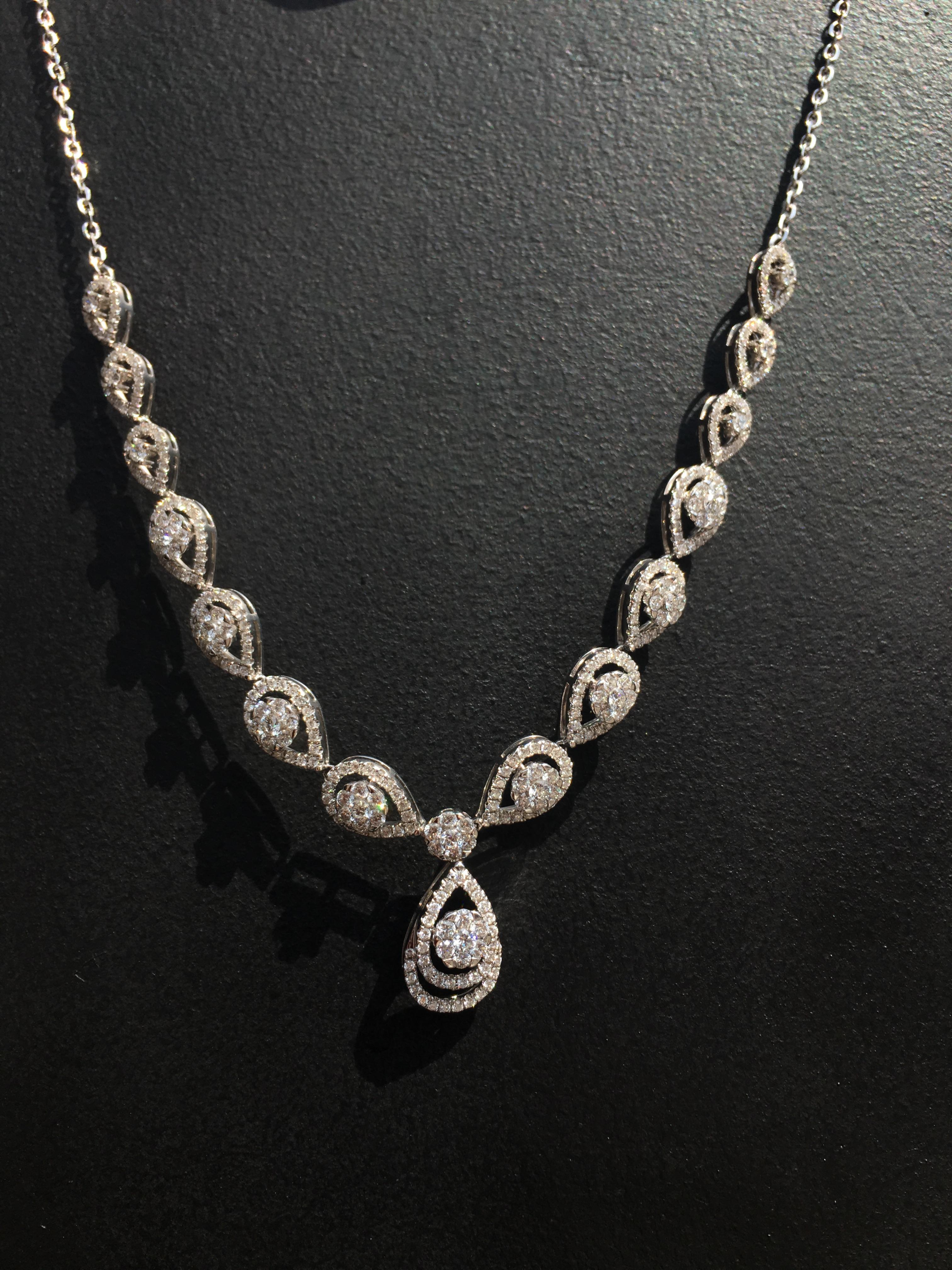 Royal Fine Jewellery Weißer Diamant Weißgold Tropfenglieder-Halskette im Zustand „Neu“ im Angebot in Montreux, CH