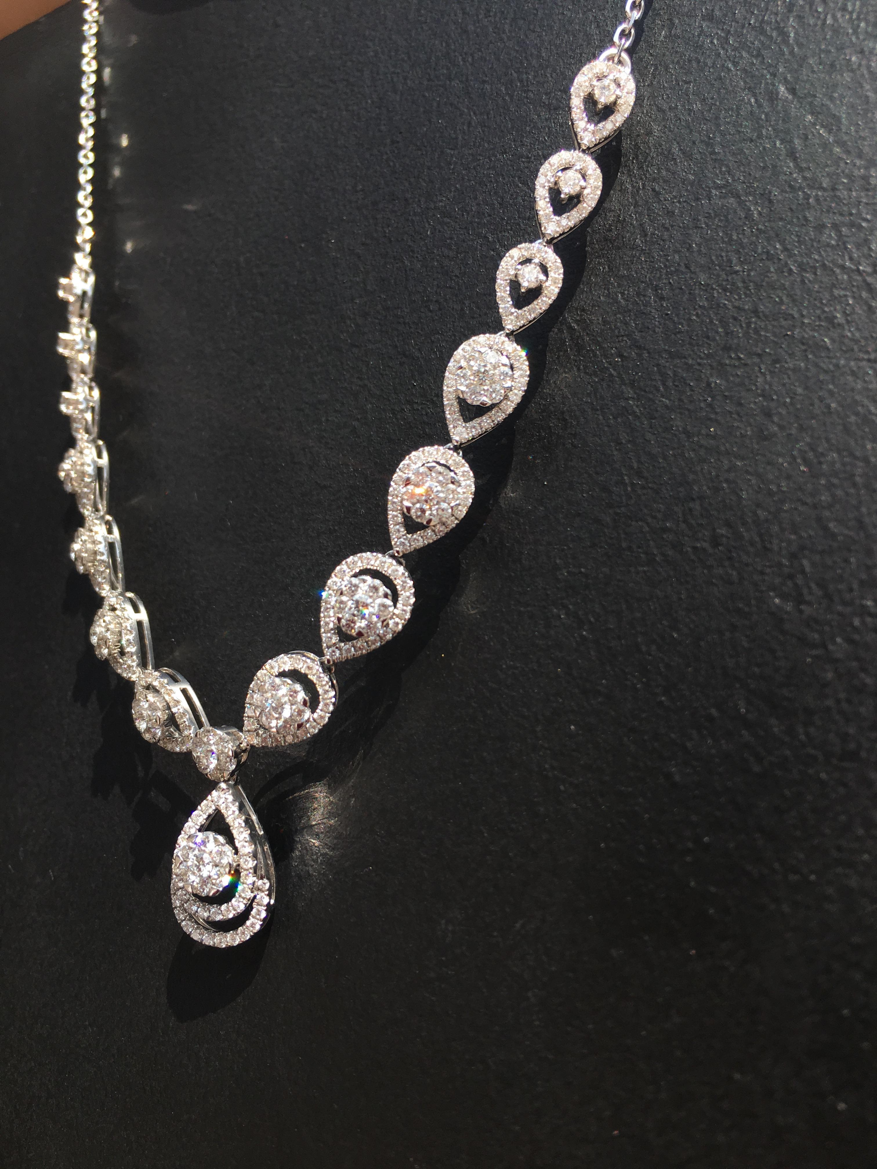 Royal Fine Jewellery White Diamond White Gold Drop Link Necklace In New Condition For Sale In Montreux, CH