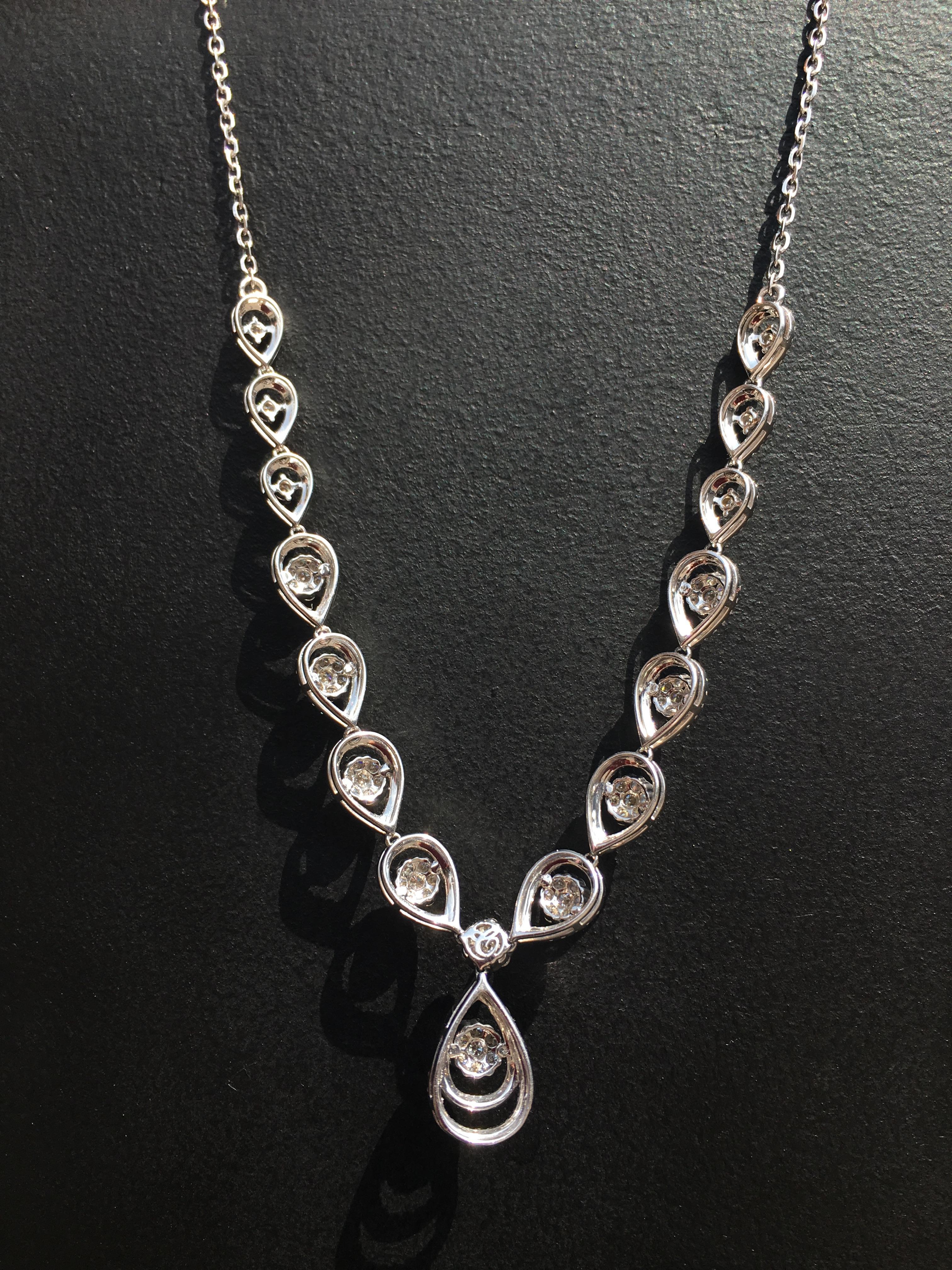 Women's Royal Fine Jewellery White Diamond White Gold Drop Link Necklace For Sale