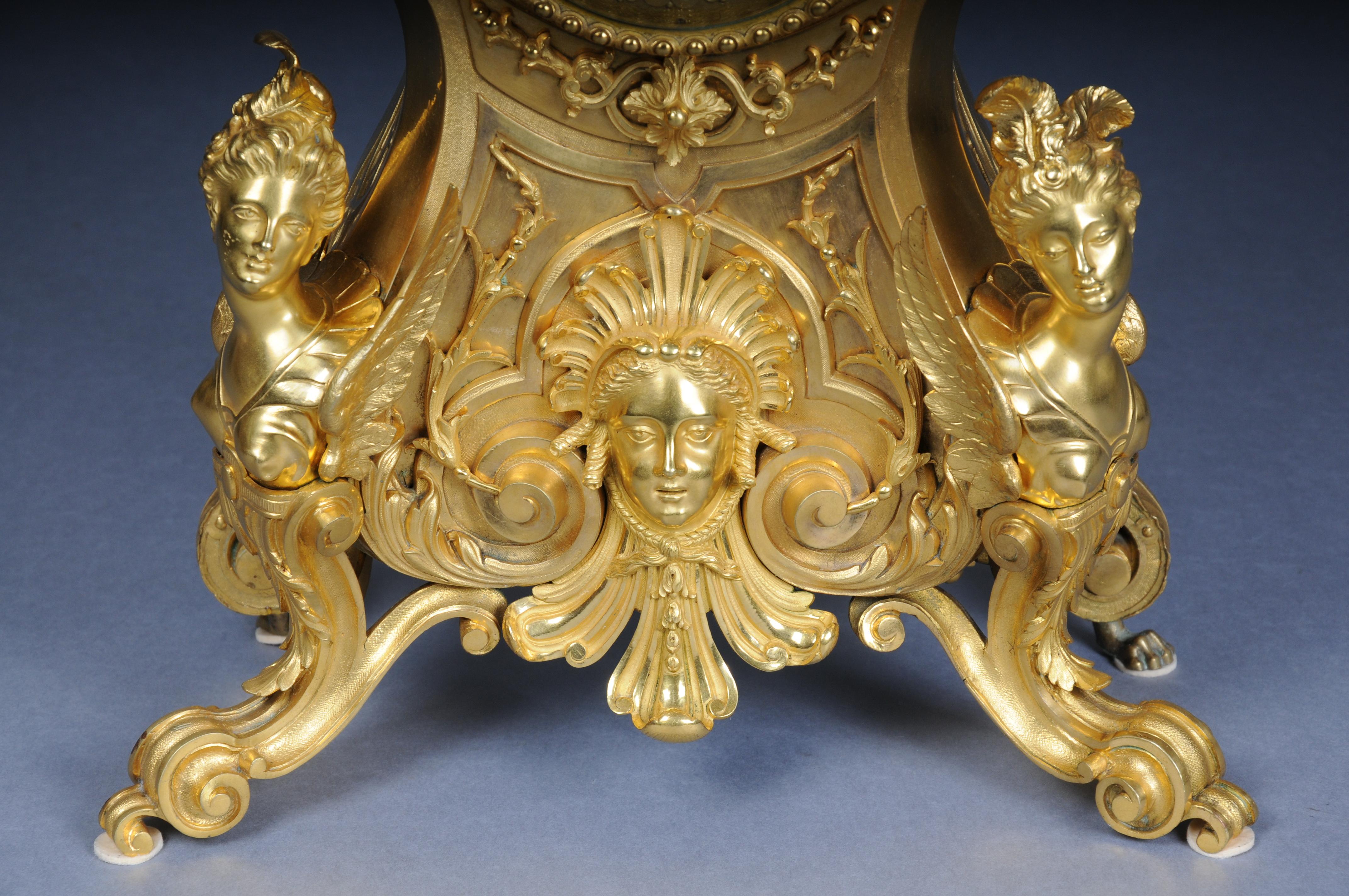 Royal fire-gilded mantel clock/Pendule Napoleon III, 1870, Paris, signed Lantier In Good Condition For Sale In Berlin, DE