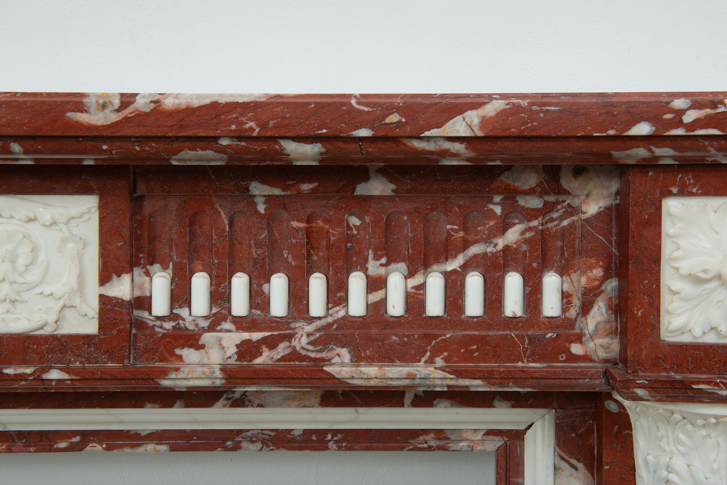 Real chimenea francesa Luis XVI Rouge de Languedoc y mármol de Carrara en venta 9