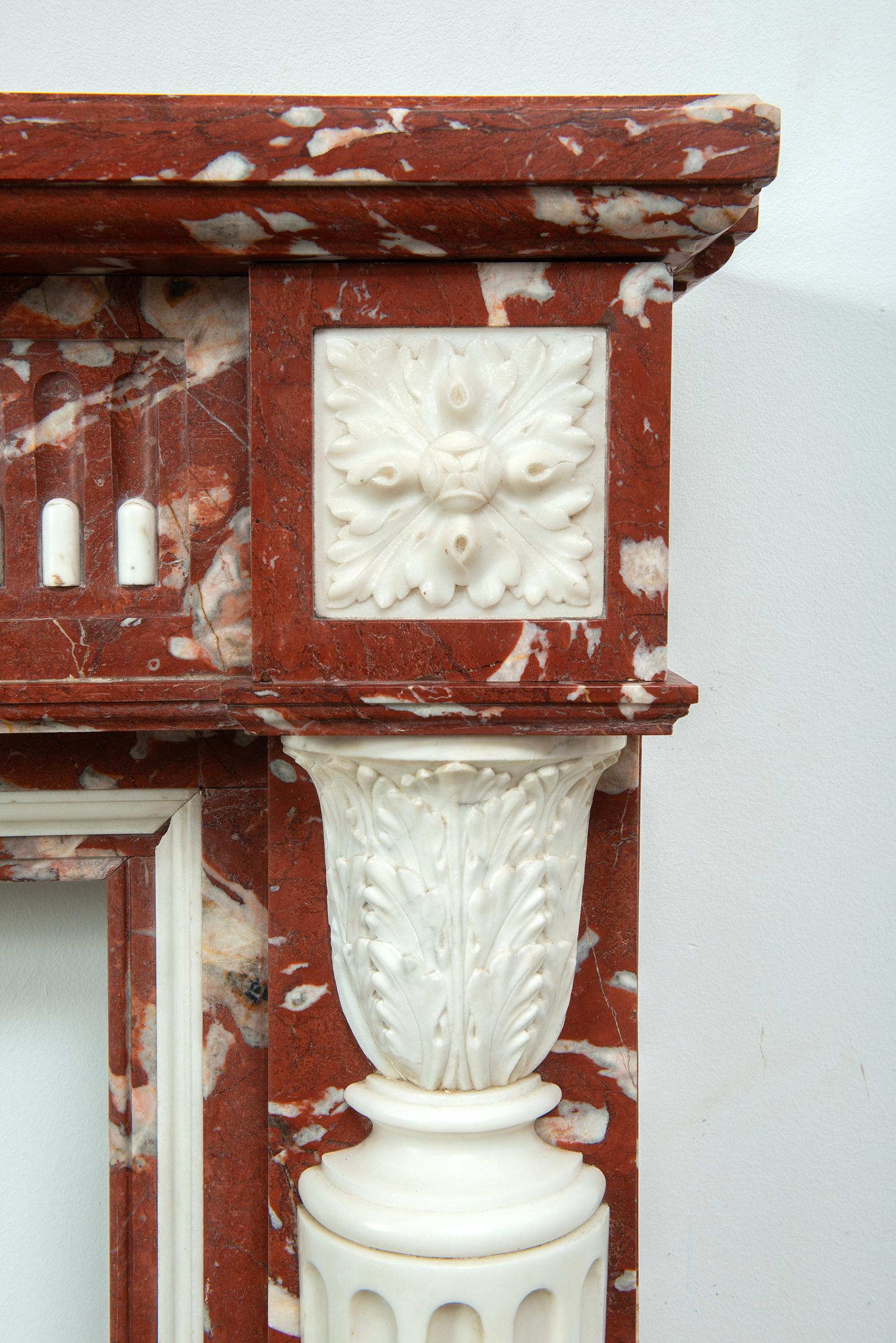 Real chimenea francesa Luis XVI Rouge de Languedoc y mármol de Carrara en venta 10