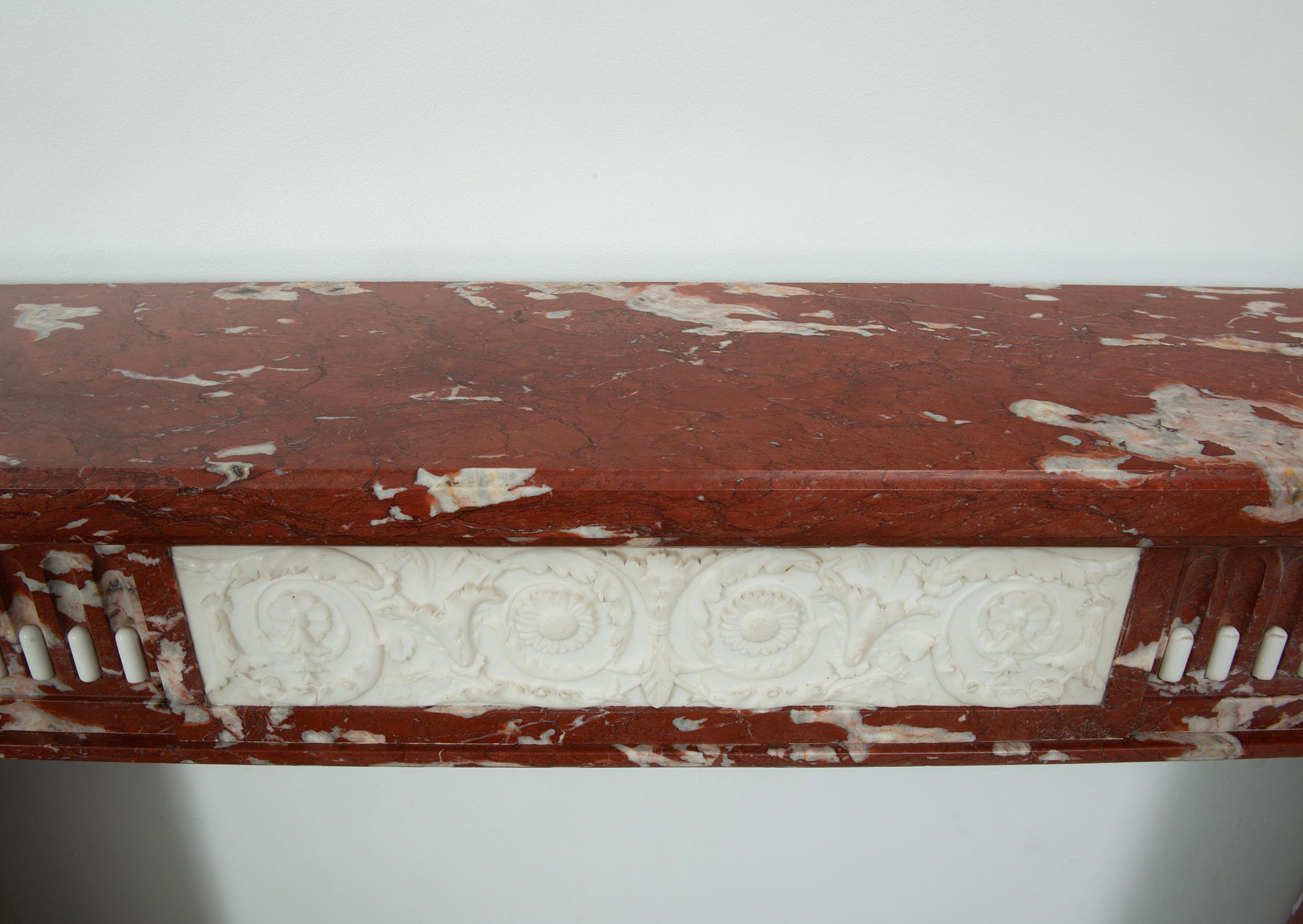 Real chimenea francesa Luis XVI Rouge de Languedoc y mármol de Carrara en venta 13