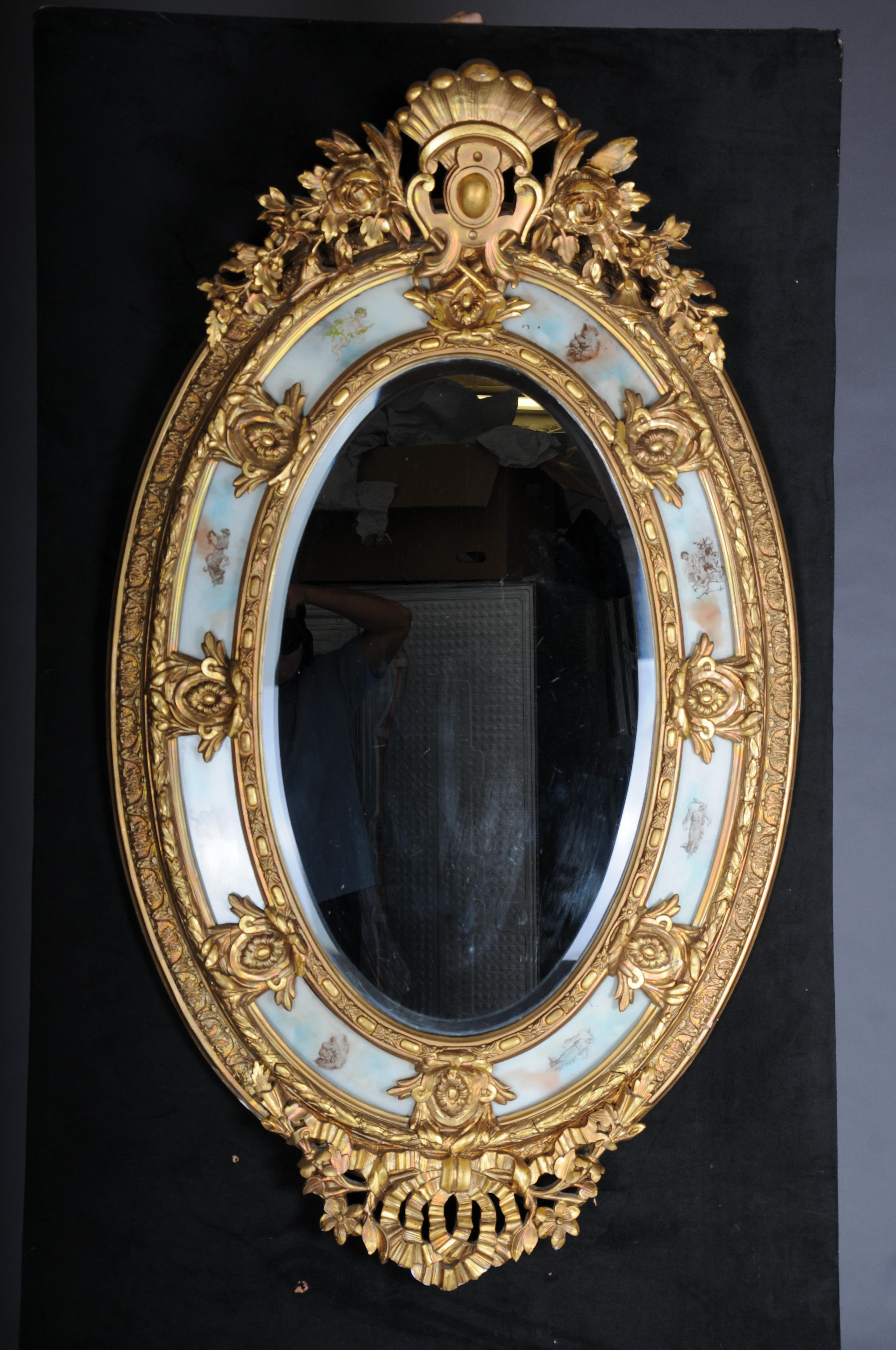 Specchio barocco ovale reale francese del 1880 circa, oro, Napoleone III

Wood e stucco, dorati. Doppia cornice con fregi fogliari circostanti decorati a rilievo e cartigli di collegamento. I pannelli circostanti sono smaltati con Baccanti e Cupidi