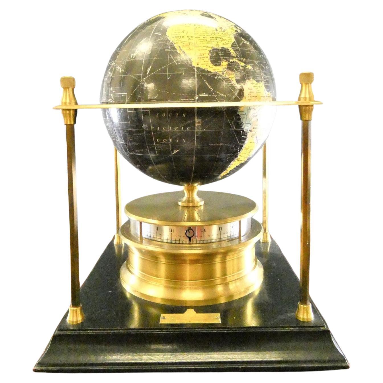 Horloge du monde de la Royal Geographical Society en vente