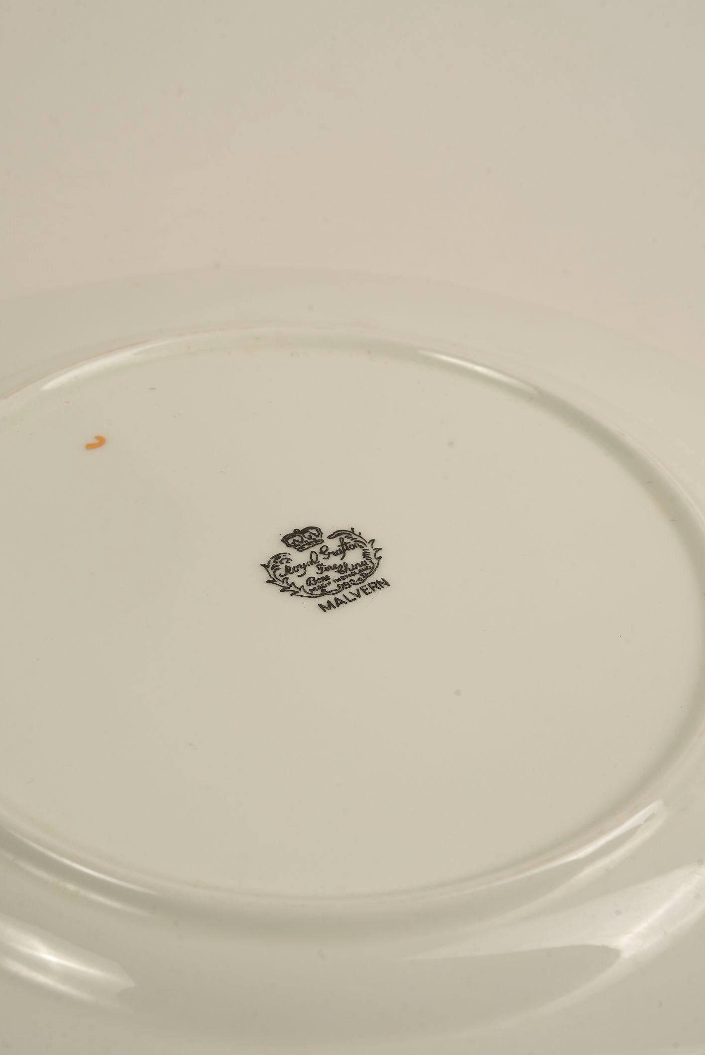 Royal Grafton 'Malvern' Bone China Dinner Plate with Gilt Trim  Set of 8 For Sale 7