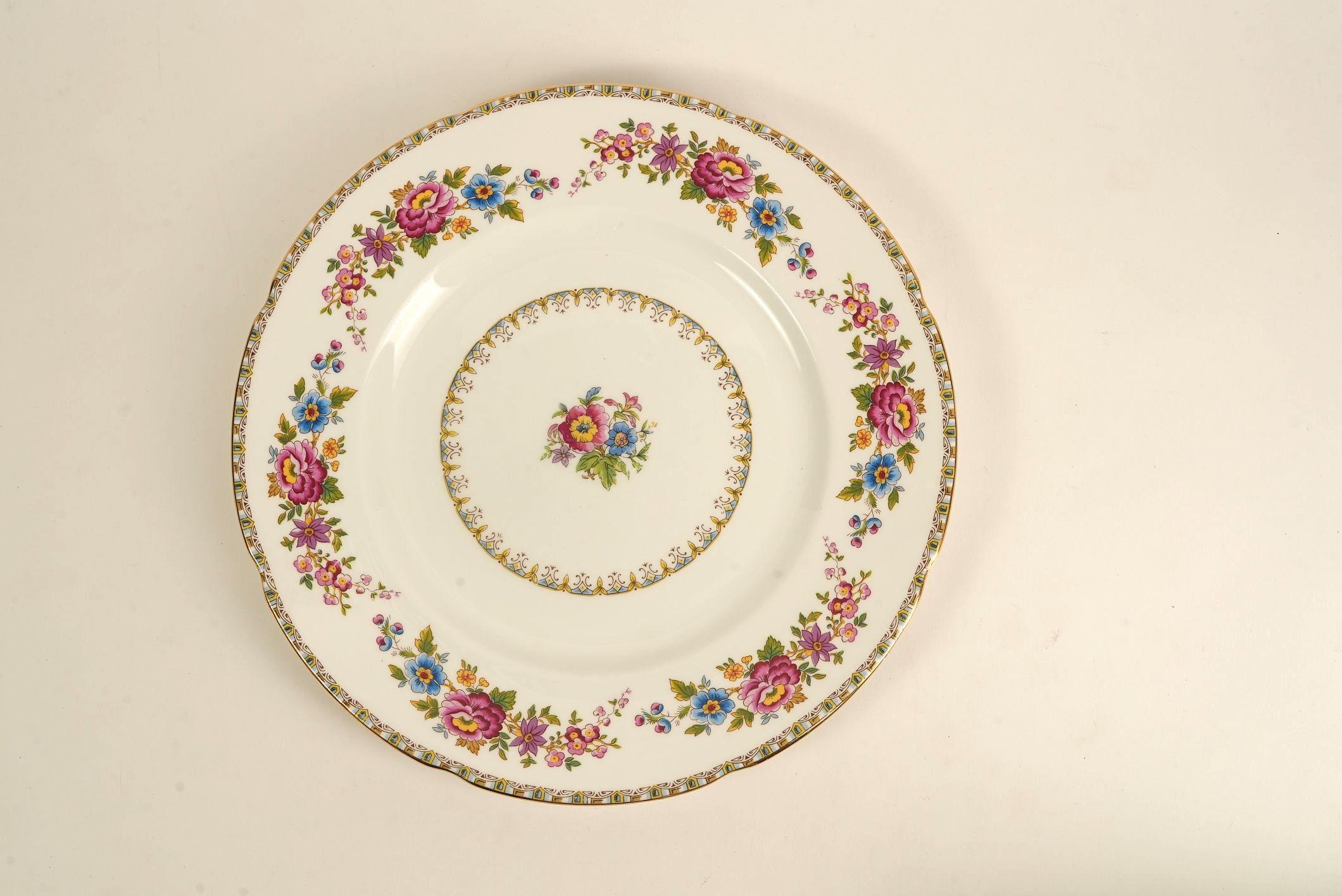 Royal Grafton 'Malvern' Bone China Dinner Plate with Gilt Trim  Set of 8 For Sale 8