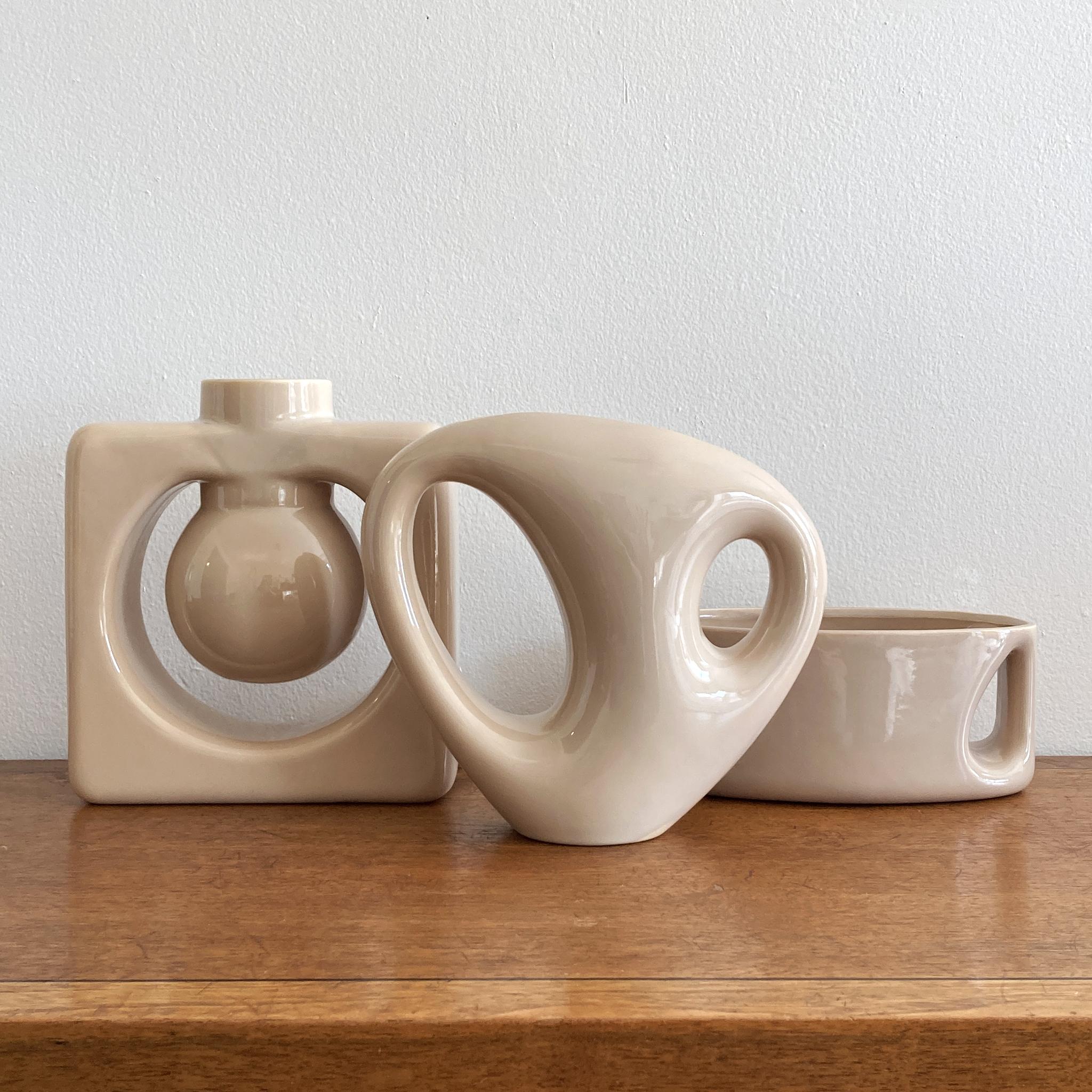 Céramique Vase carré postmoderne Hae beige écru abstrait en vente