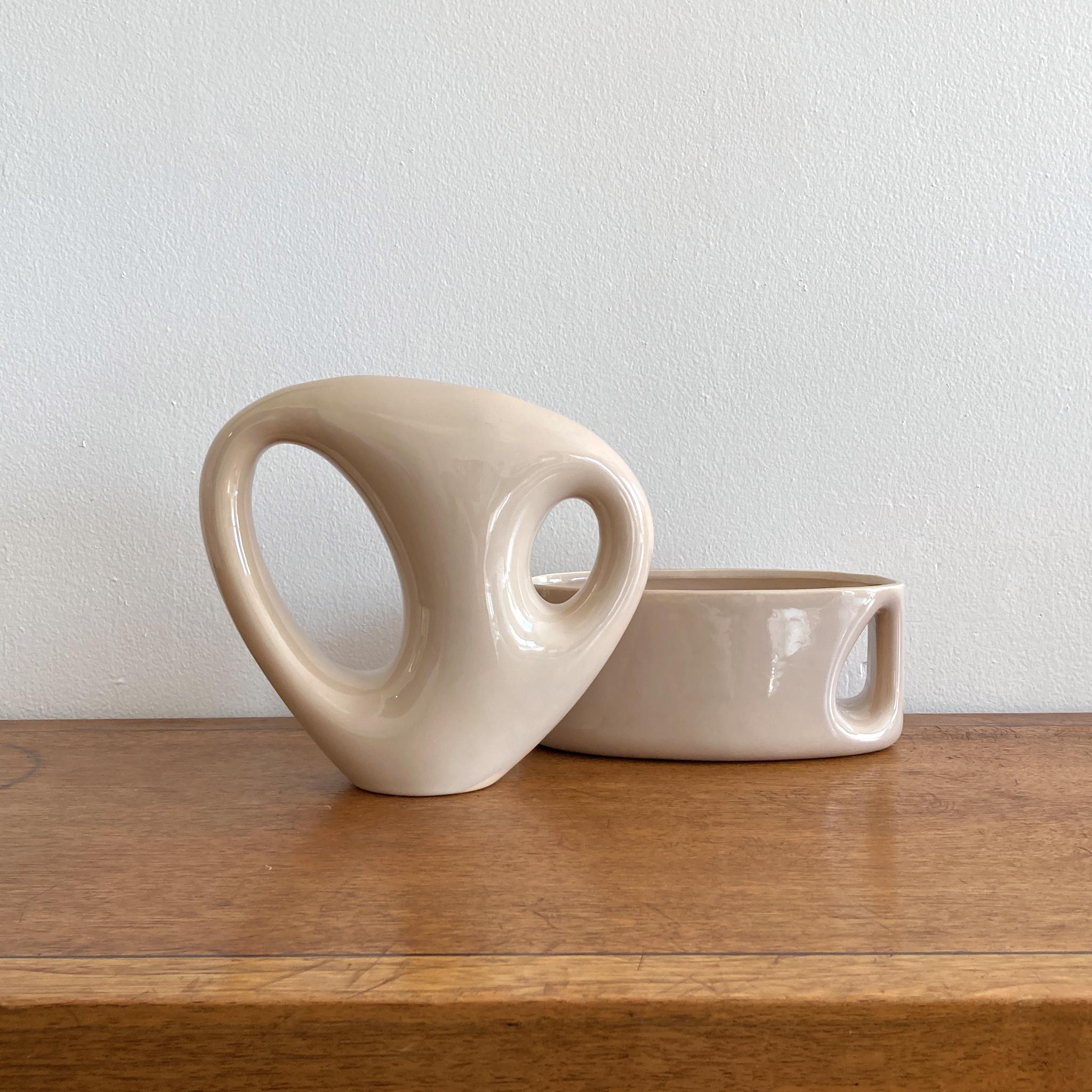 Ceramic Haeger Beige Ecru Oblong Abstract Postmodern Vase For Sale