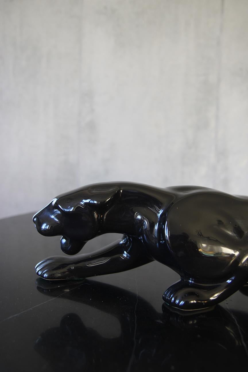Américain Sculpture de panthère noire en céramique Royal Haeger en vente
