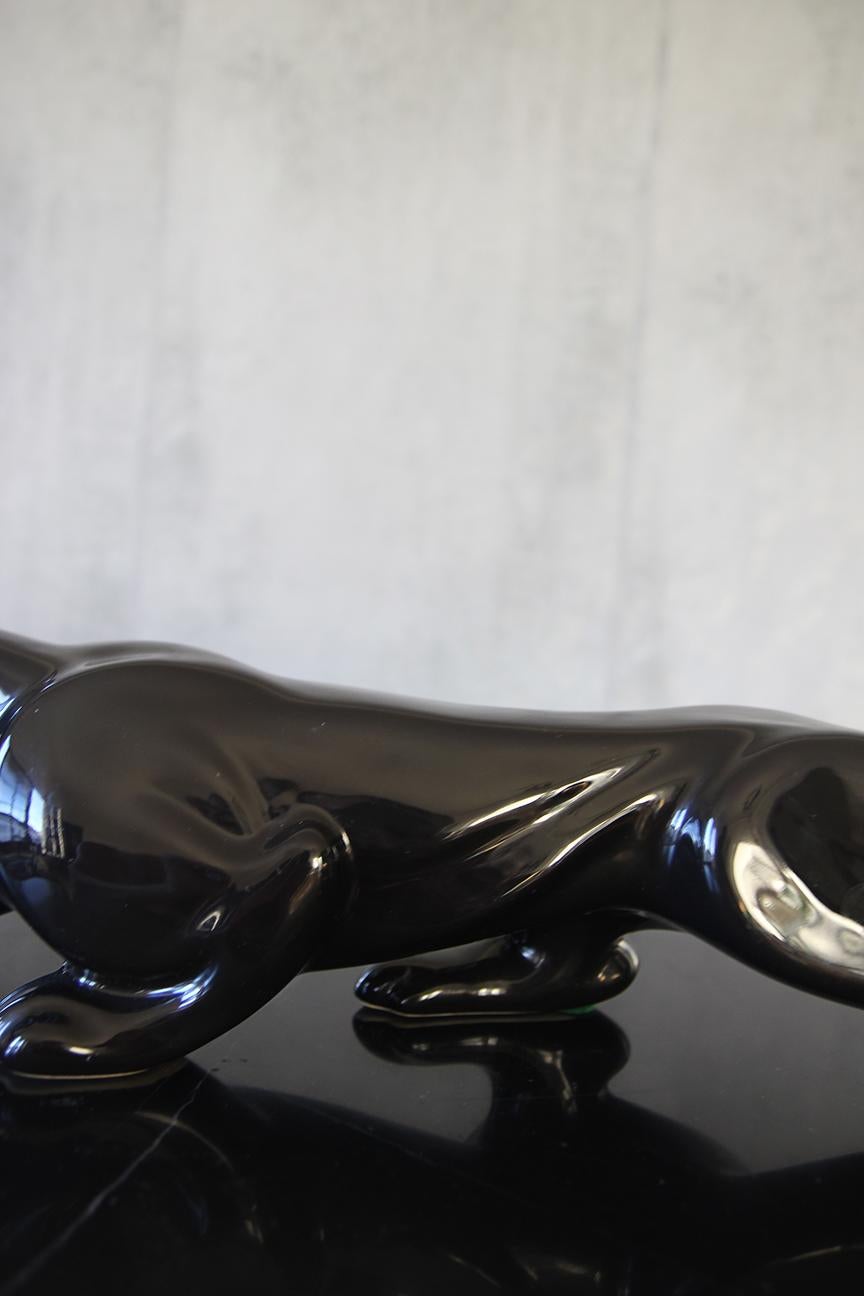 20ième siècle Sculpture de panthère noire en céramique Royal Haeger en vente