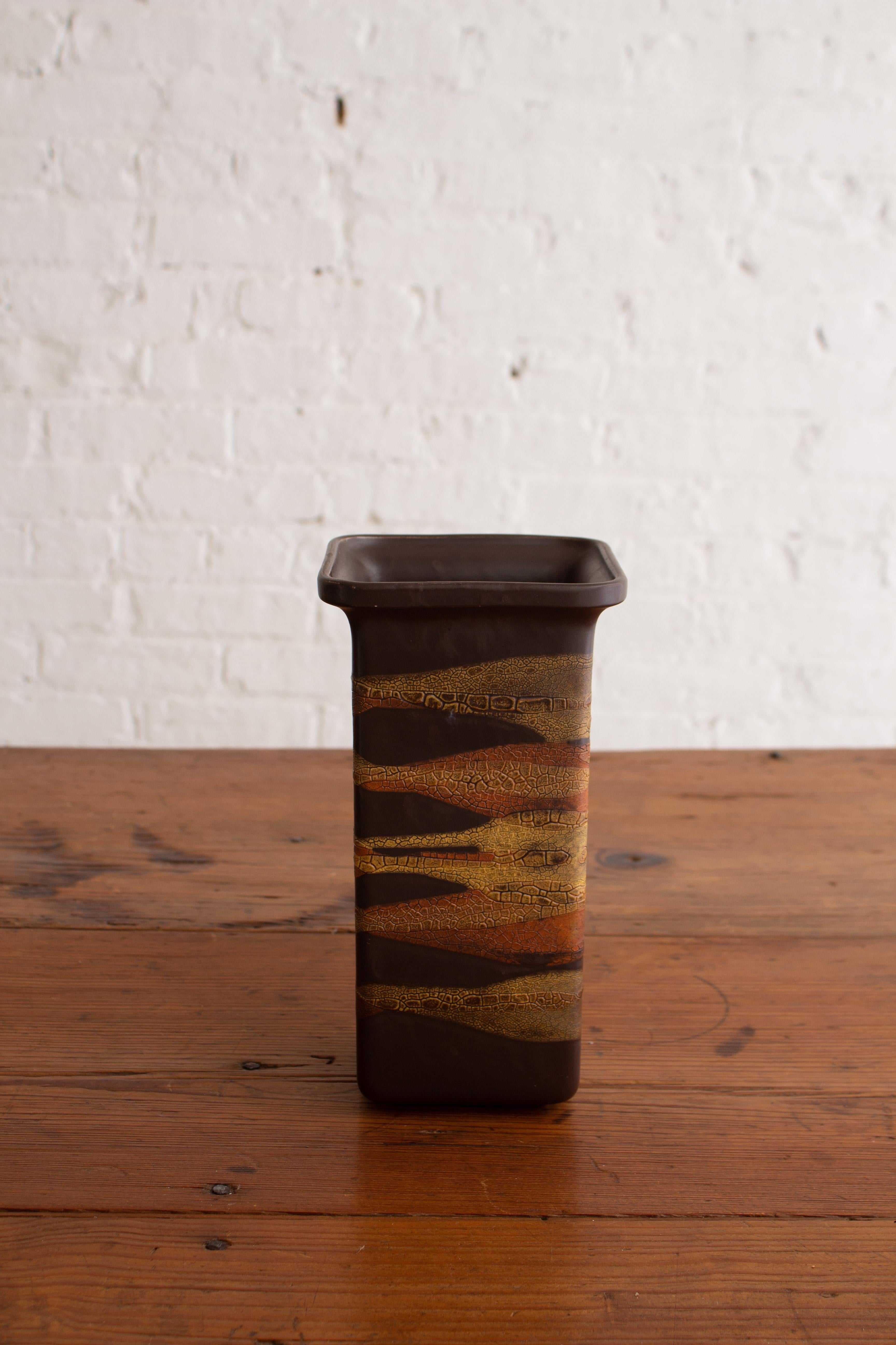 Mid-Century Modern Vase de forme géométrique enveloppant Royal Haeger Earth en vente