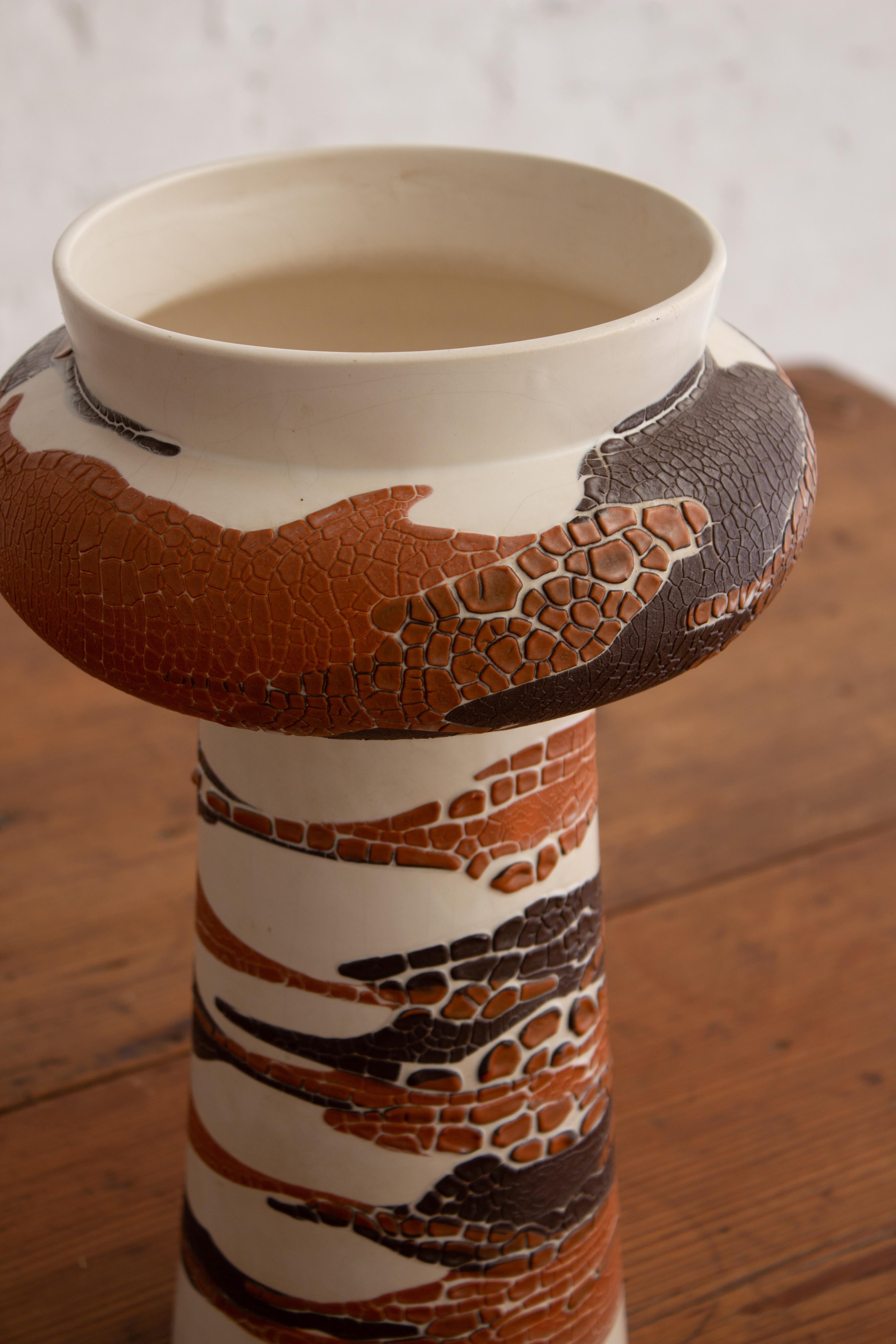 Américain Royal Haeger Vase de forme sculpturale Earth Wrap en vente