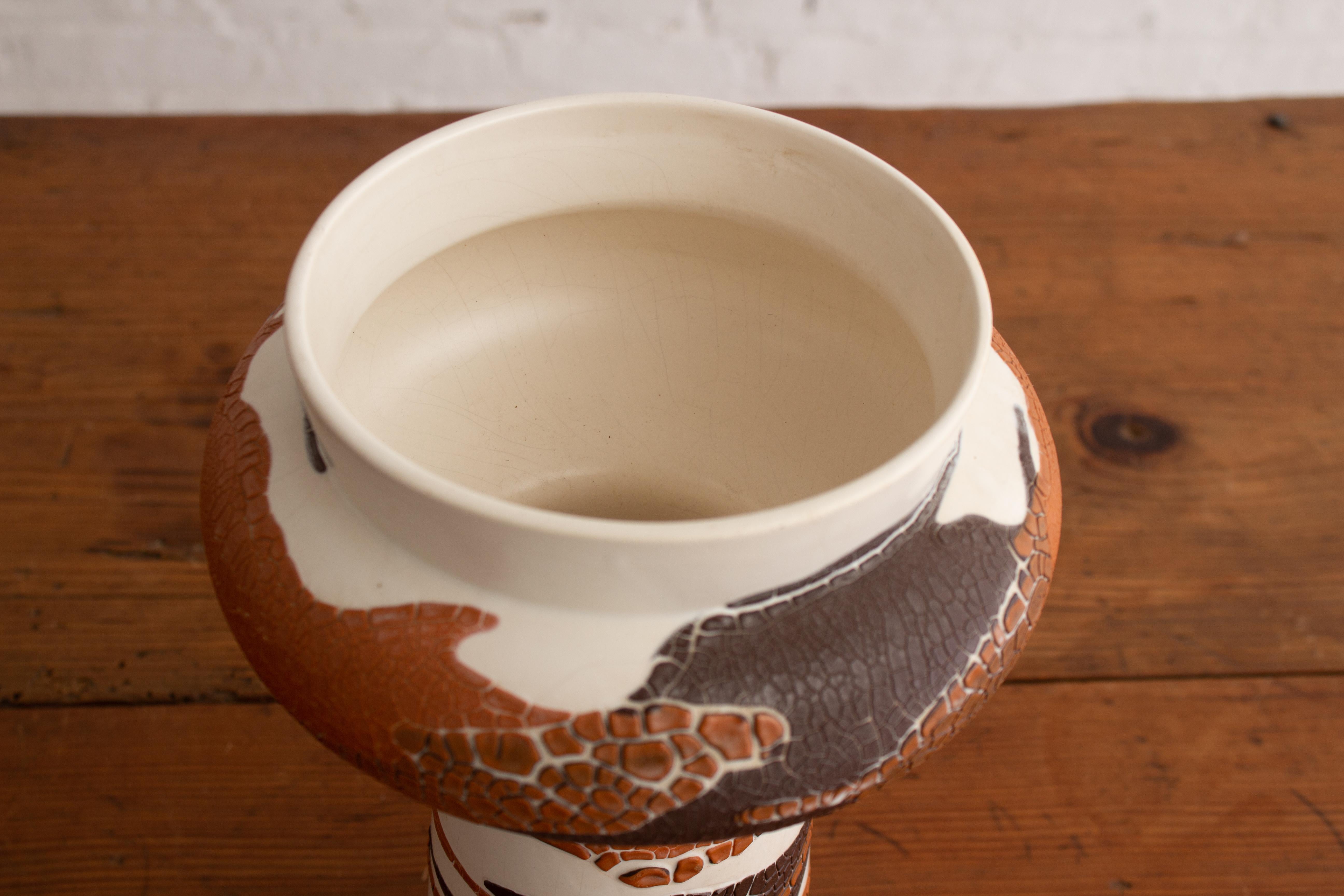 Vernissé Royal Haeger Vase de forme sculpturale Earth Wrap en vente