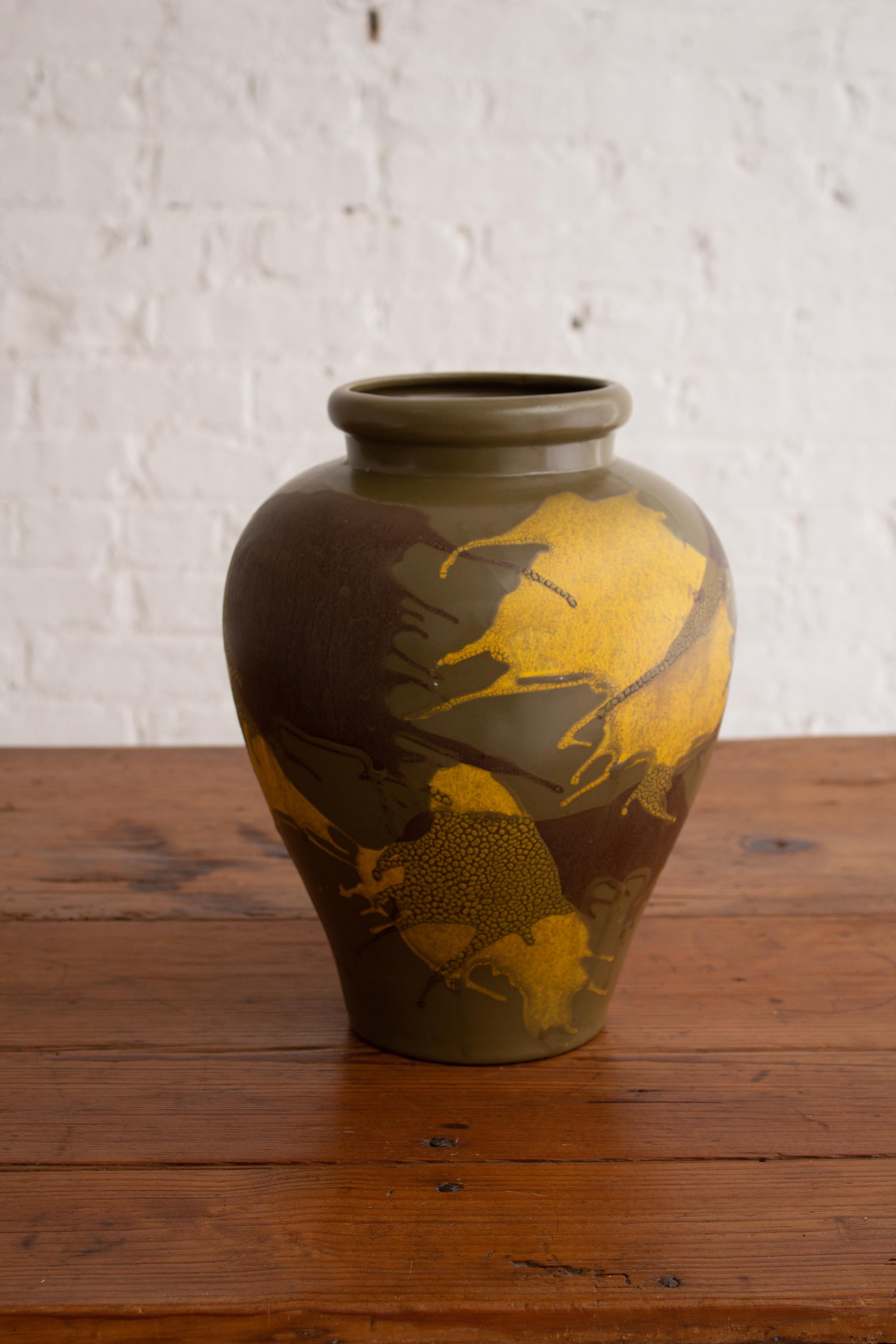 American Royal Haeger “Earth Wrap” Urn Form Vase For Sale