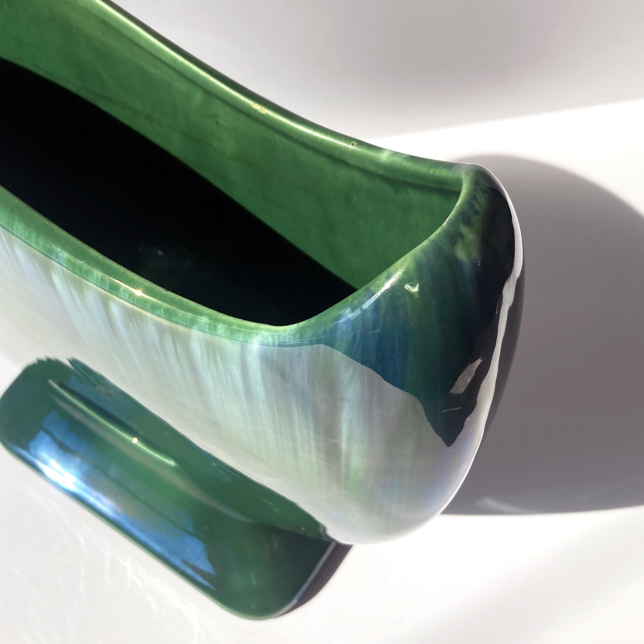 Royal Haeger Abstrakte Vase mit grüner Tropfglasur, 1960er Jahre (Keramik) im Angebot