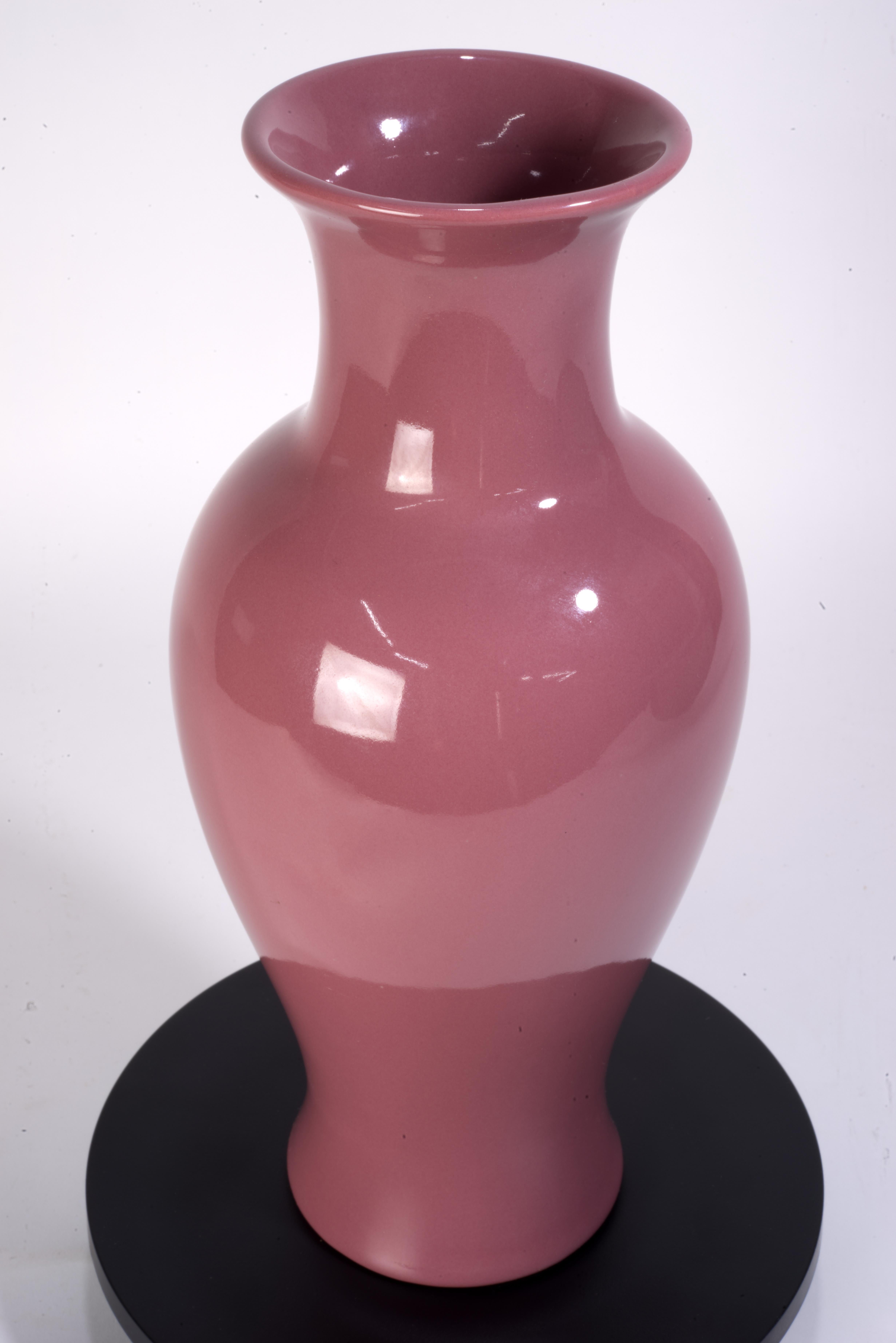 Royal Haeger Mauve Pink Elongated Vase In Good Condition For Sale In Clifton Springs, NY