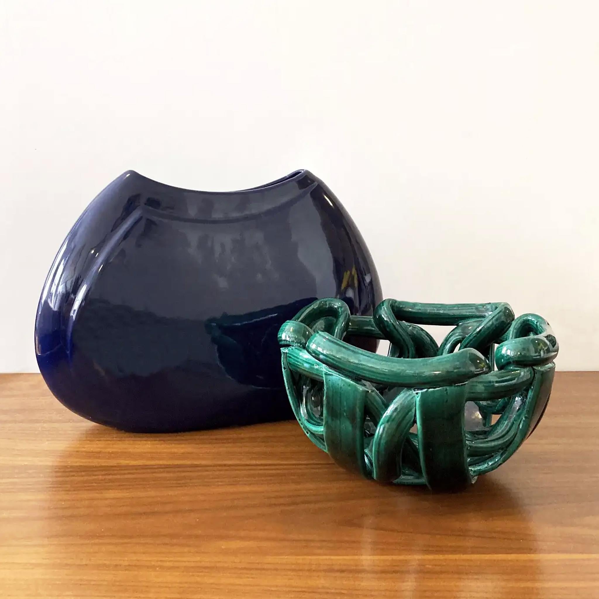 Haeger Marineblaue abstrakte, abgerundete, runde Vase, Postmoderne im Zustand „Gut“ im Angebot in New York, NY