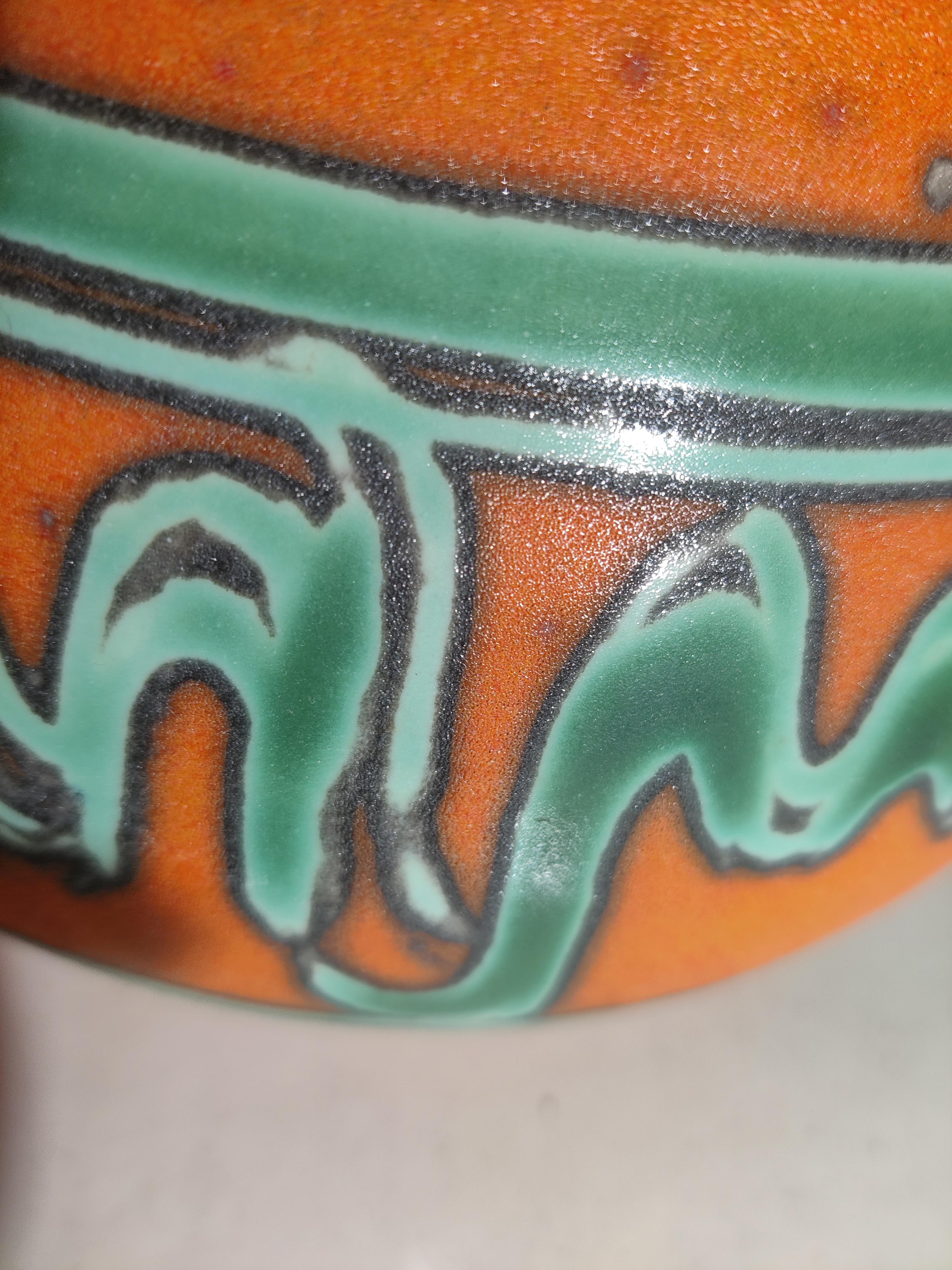Vessell de Royal Haeger Pottery, glaçure orange et turquoise avec dessus évasé.   
Fabriqué à Dundee, Illinois
5