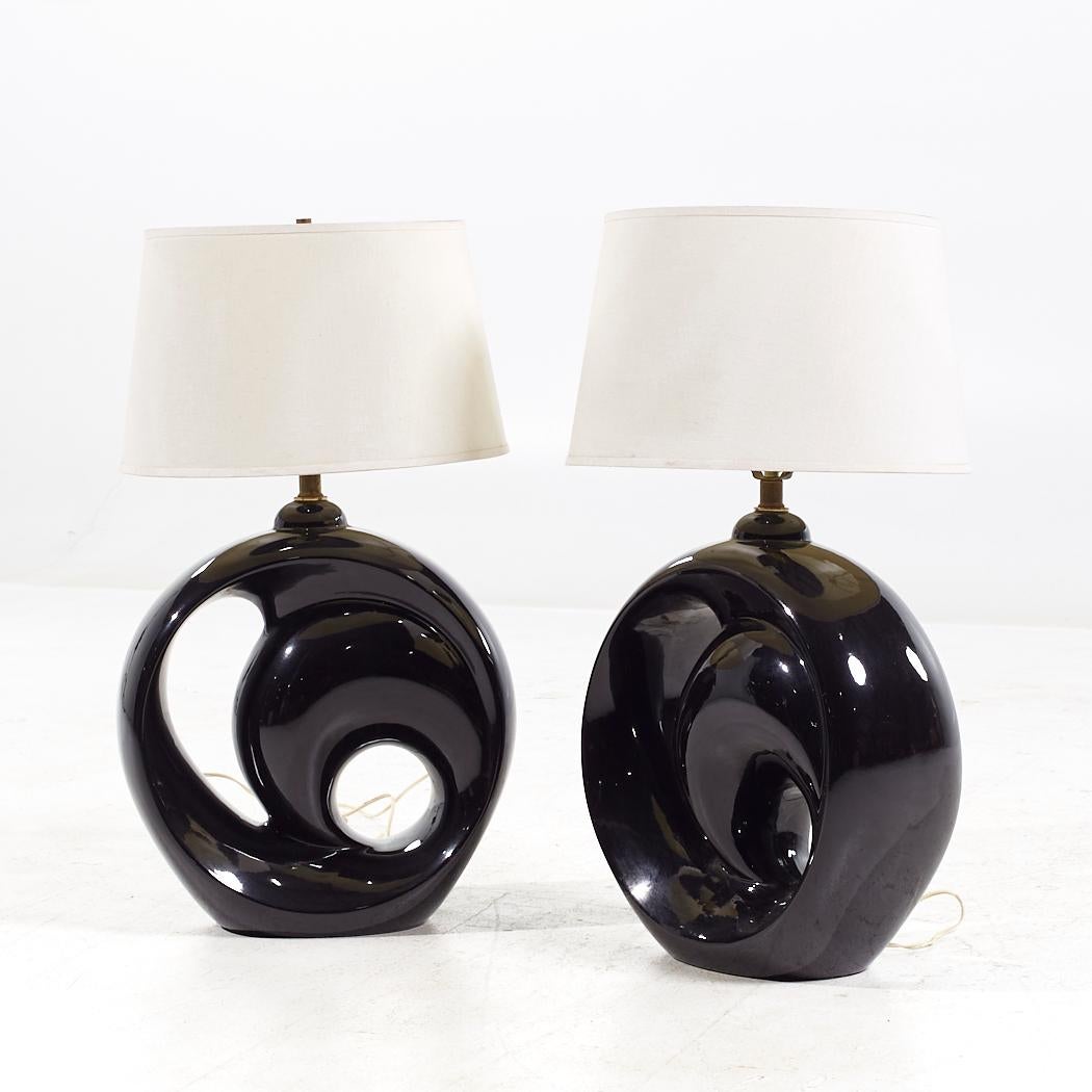 Post-Modern Royal Haeger Style Postmodern Black Swirl Pottery Lamps For Sale