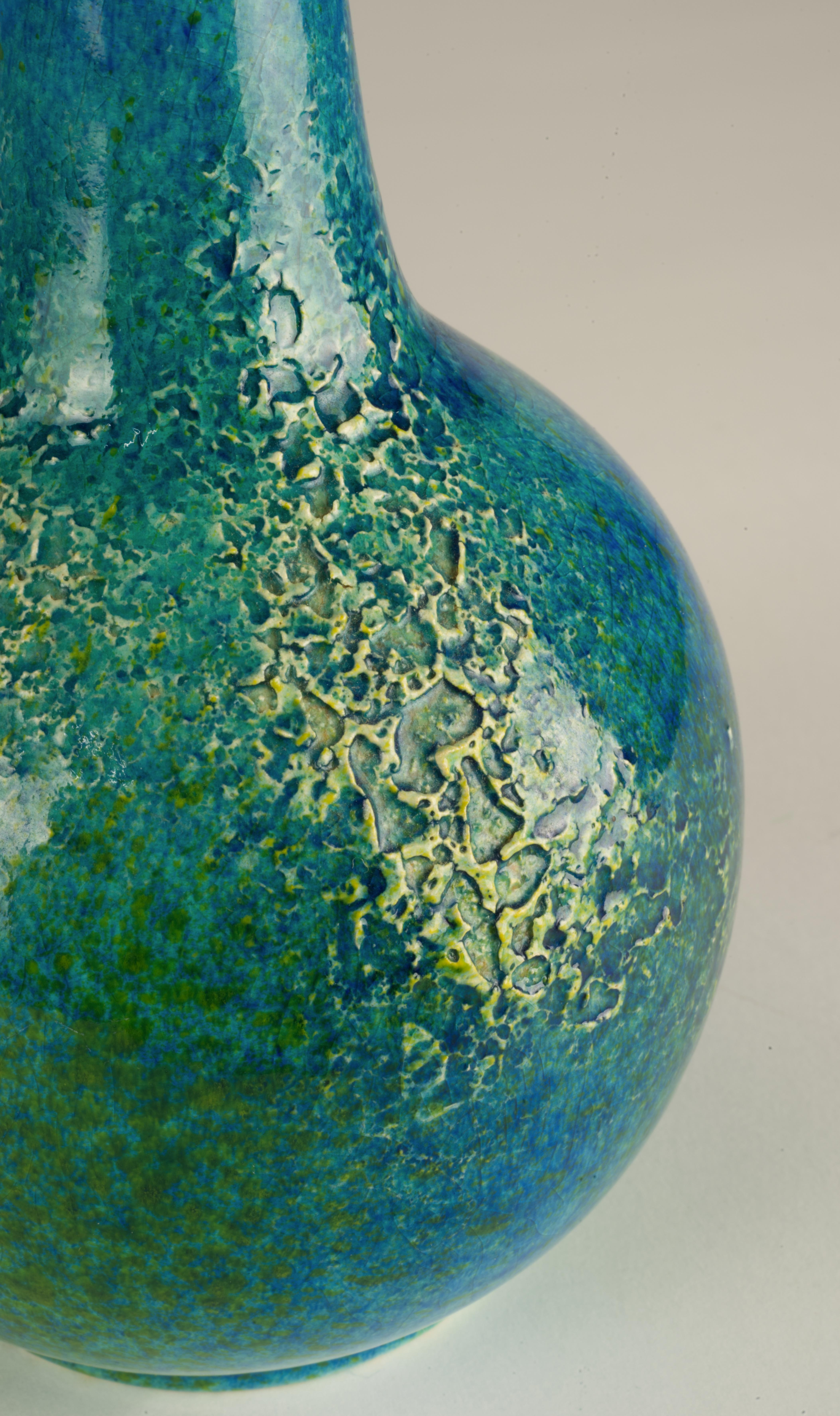 Royal Haeger Vase Crackle Teal and Lava Glaze Mid Century Modern In Good Condition For Sale In Clifton Springs, NY