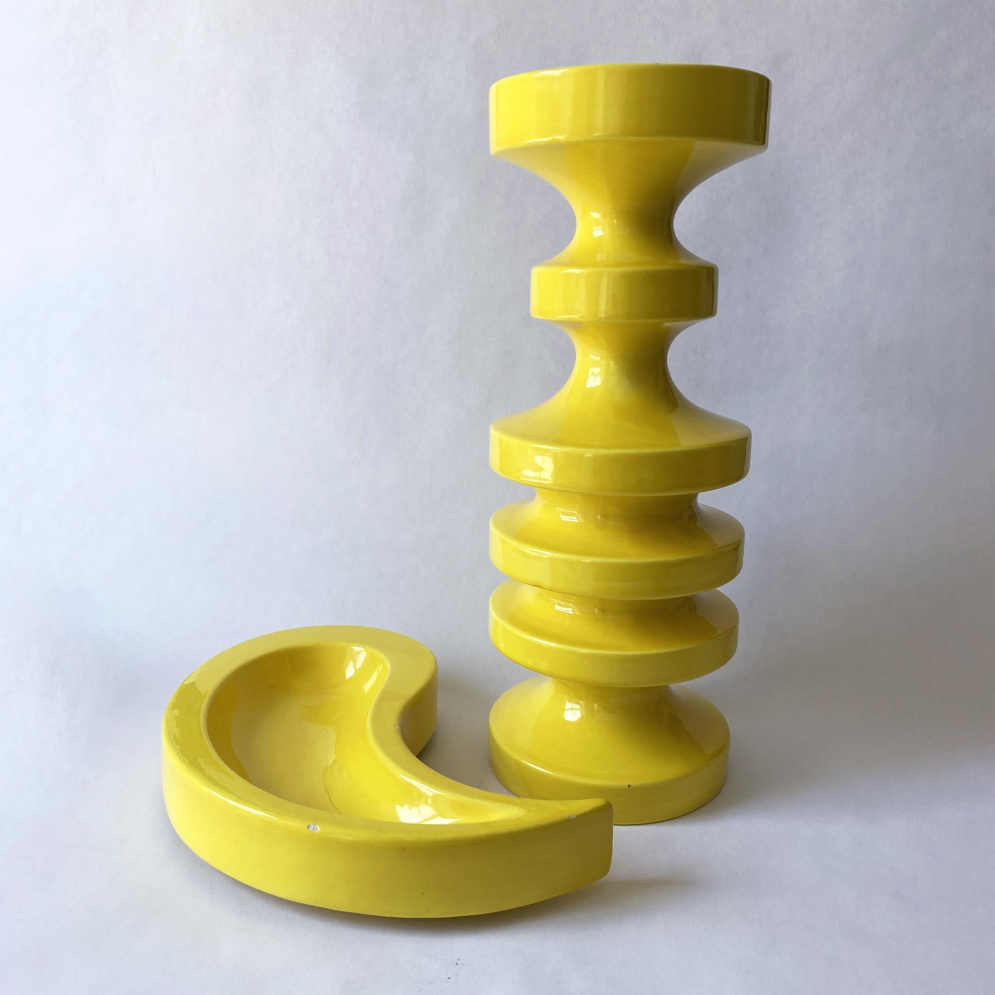 Escultura Abstracta Escalonada Amarillo Canario Haeger mediados del siglo XX en venta