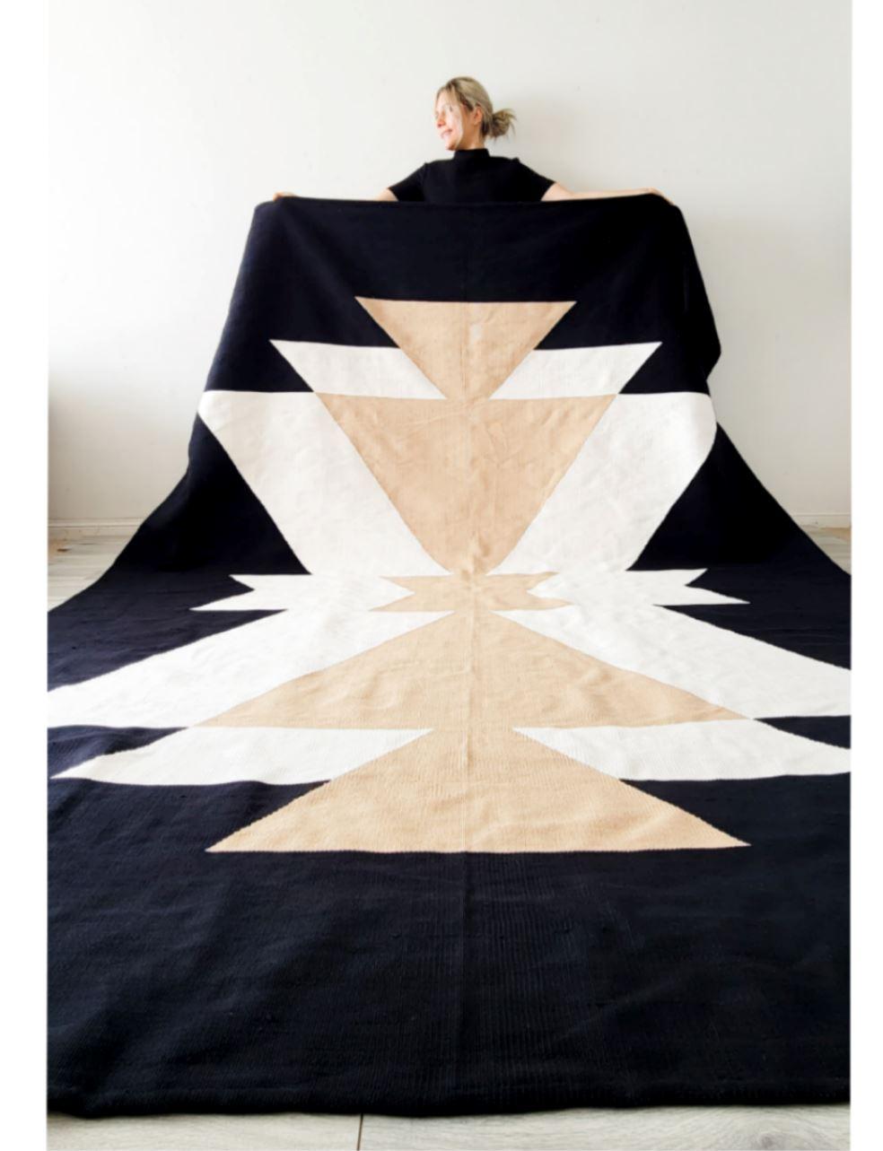 Hand-Woven Royal Handwoven Egyptian Cotton Rug | Black 4x6 For Sale