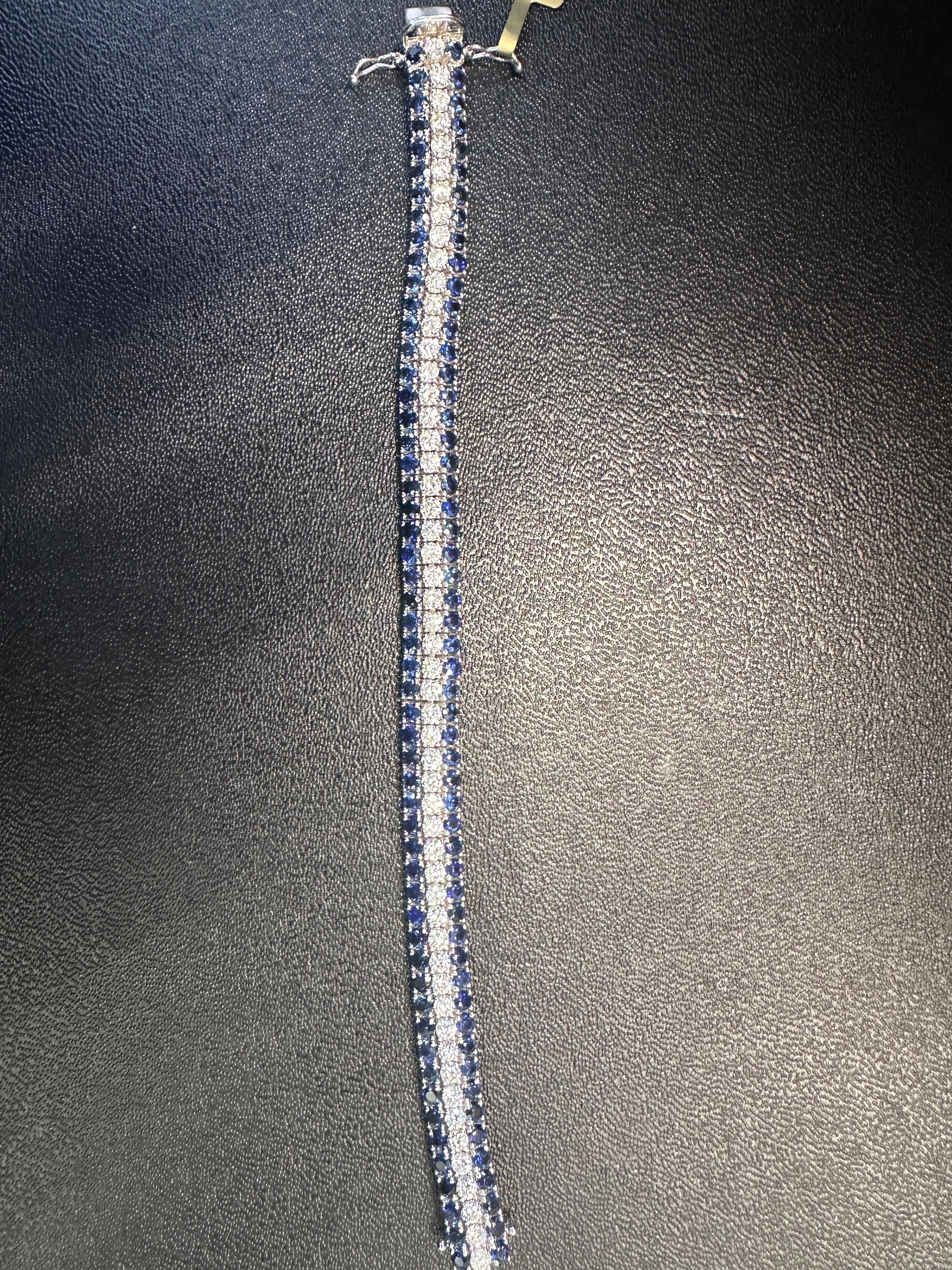 Taglio rotondo Bracciale Royal Harmony, zaffiri naturali e diamanti da 20,30 carati in oro bianco 18 carati in vendita