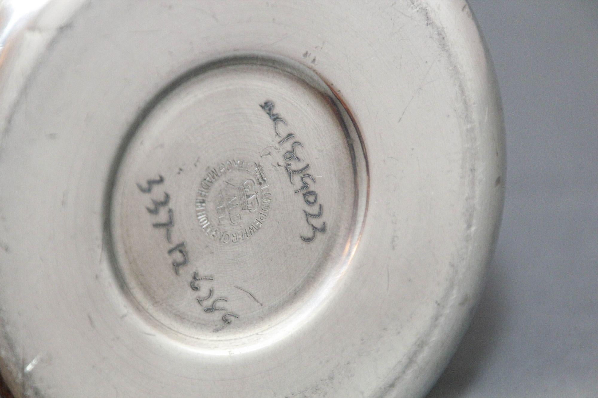 Cafetière danoise Royal Holland en étain et teck des années 1960 KMD Tiel Daalderop en vente 3