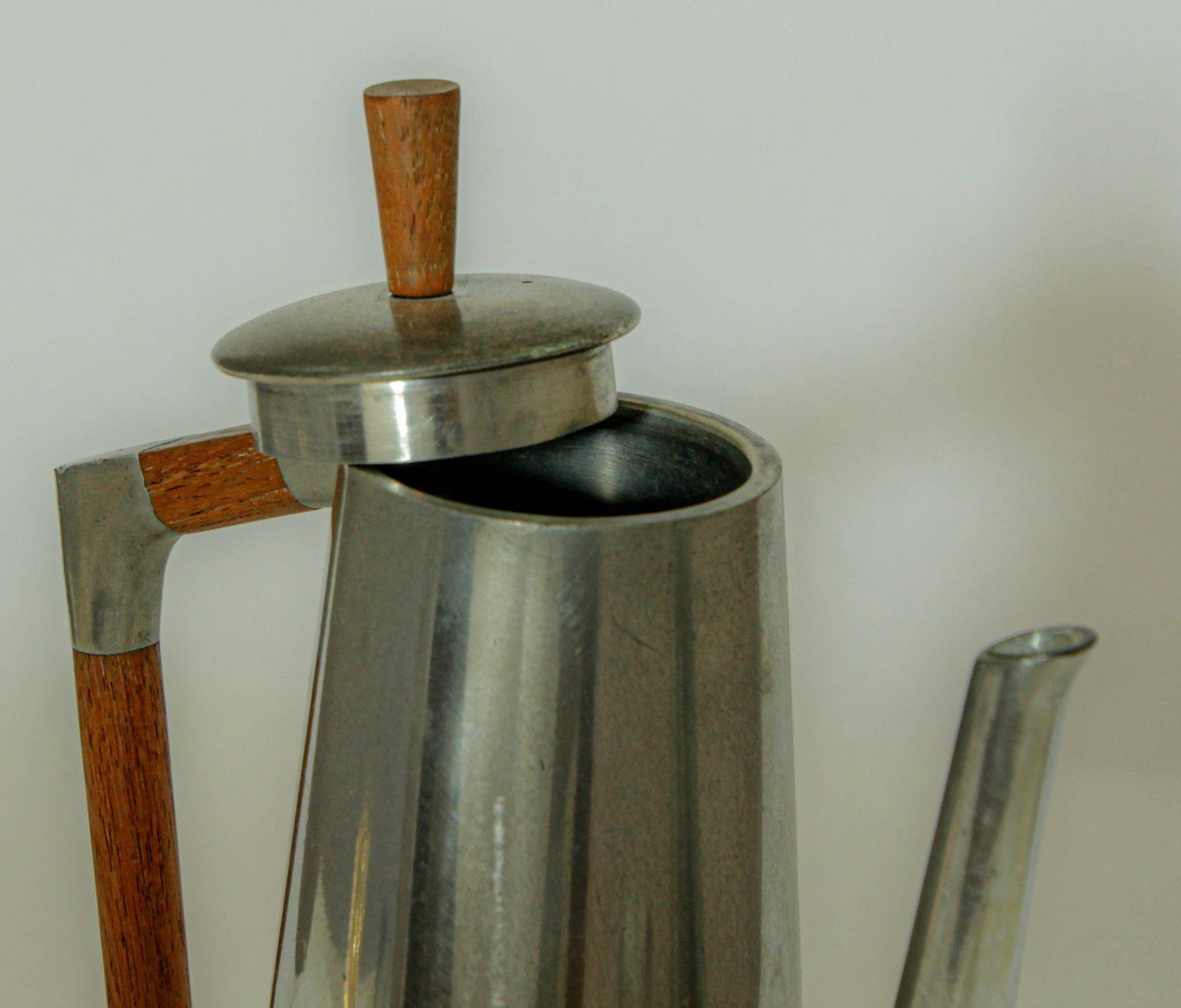 Cafetière danoise Royal Holland en étain et teck des années 1960 KMD Tiel Daalderop en vente 7