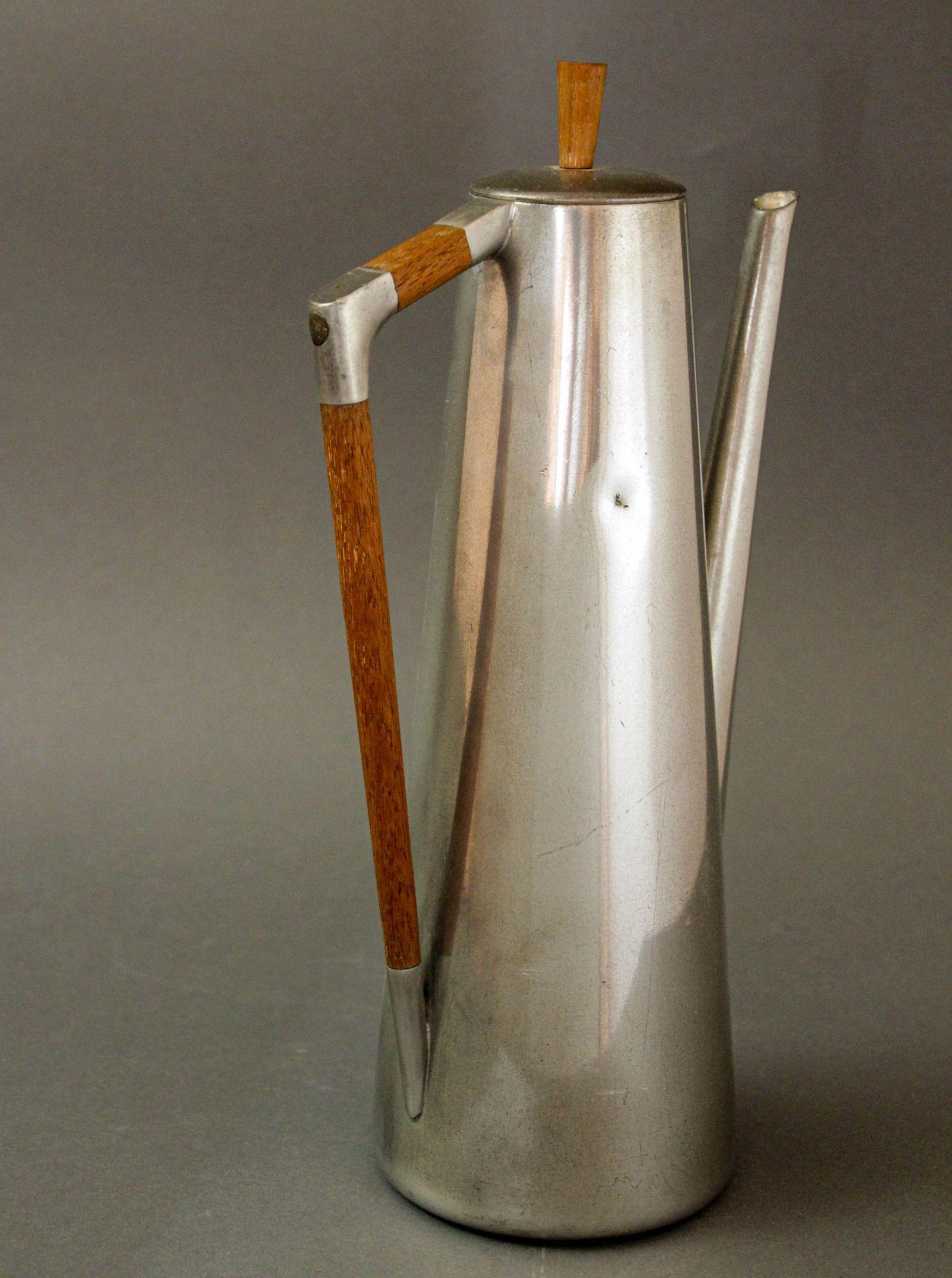 20ième siècle Cafetière danoise Royal Holland en étain et teck des années 1960 KMD Tiel Daalderop en vente